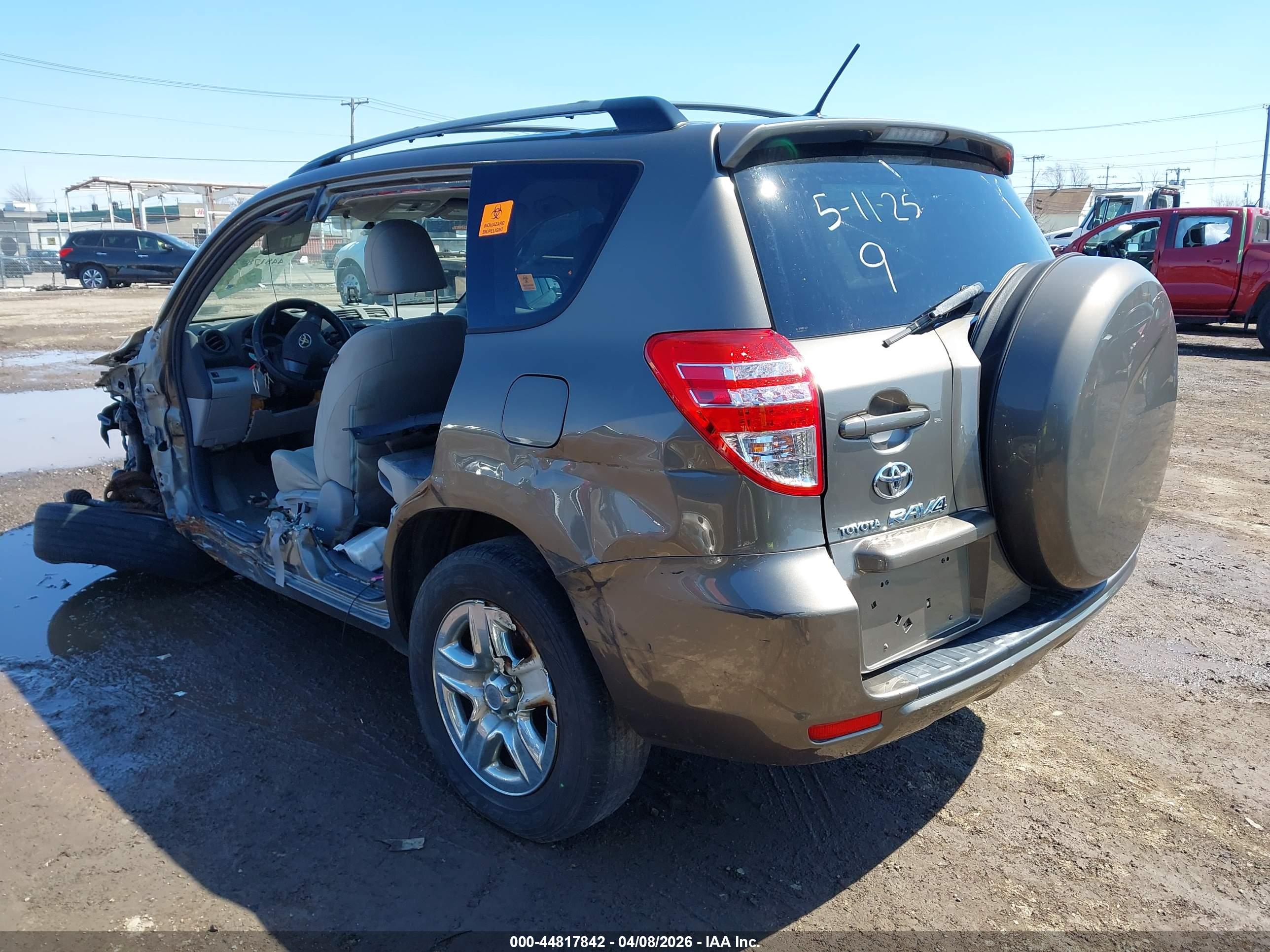 TOYOTA RAV4 image 3