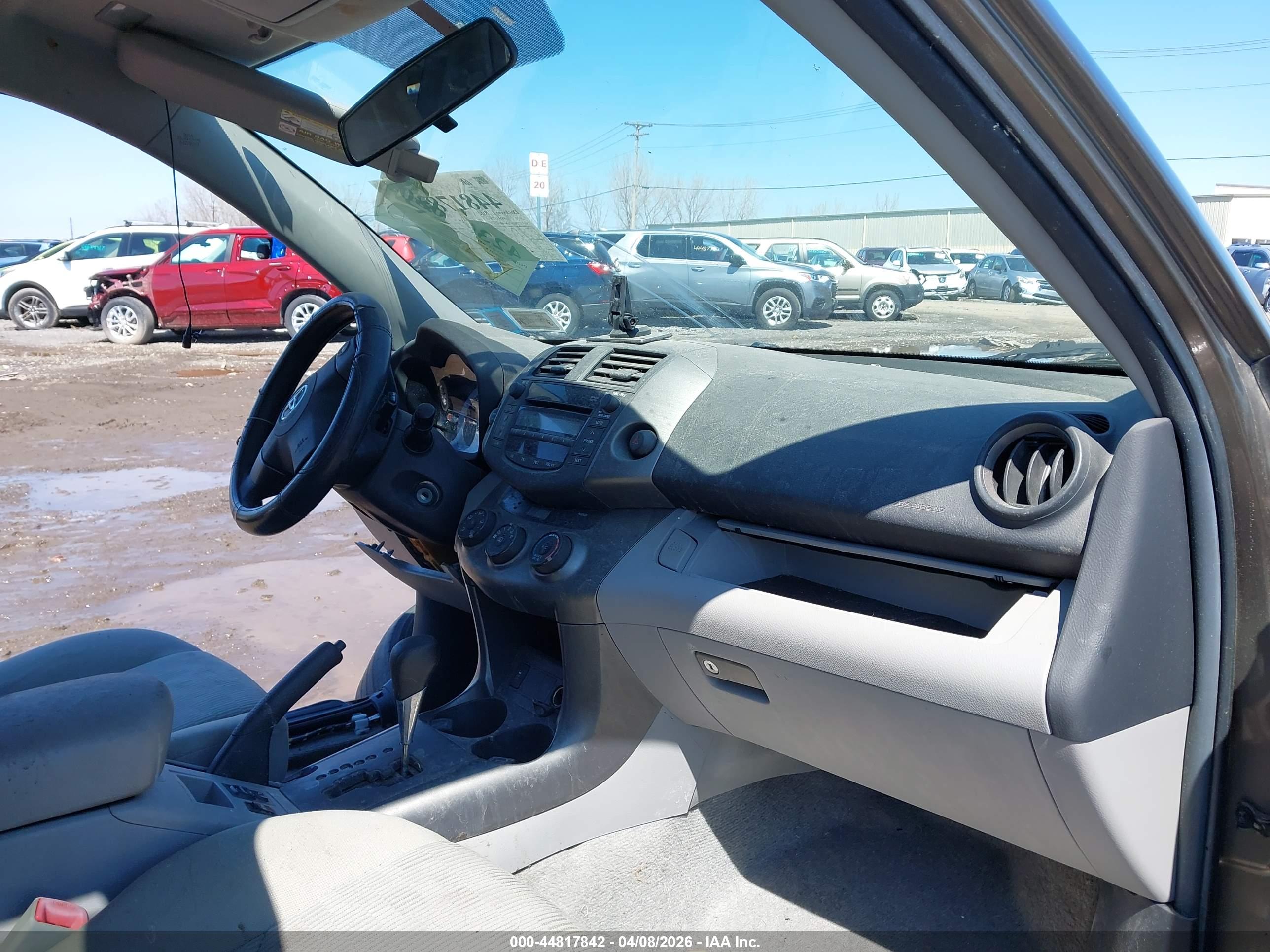 TOYOTA RAV4 image 5