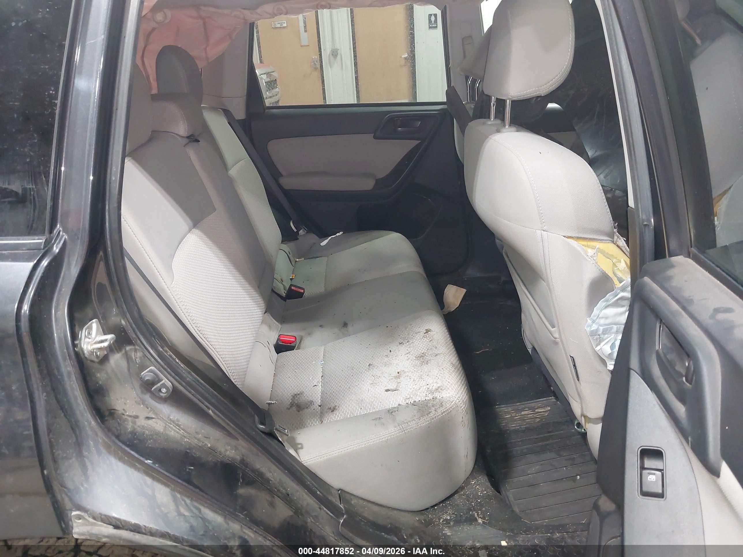 SUBARU FORESTER image 8