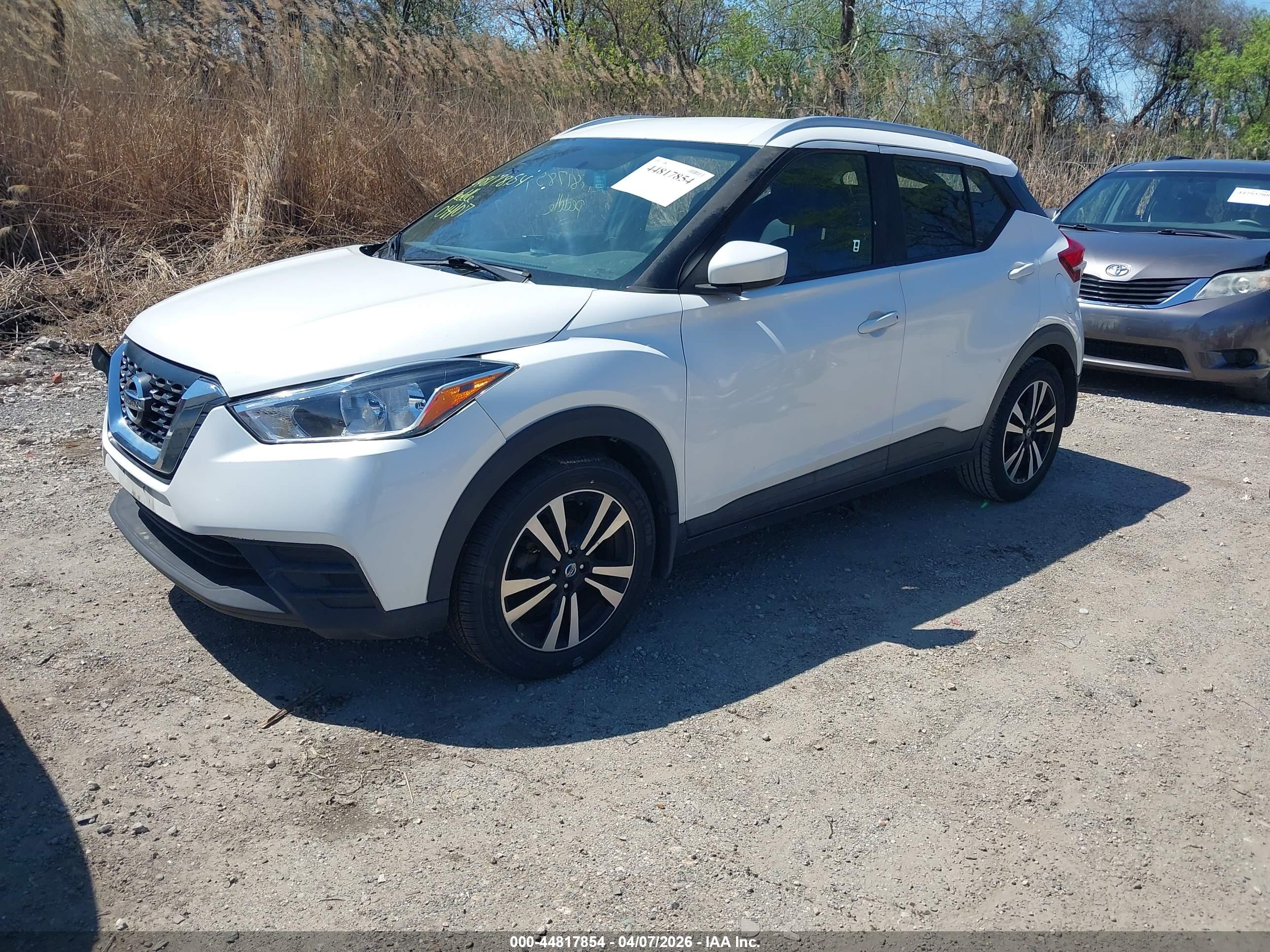 NISSAN KICKS image 2