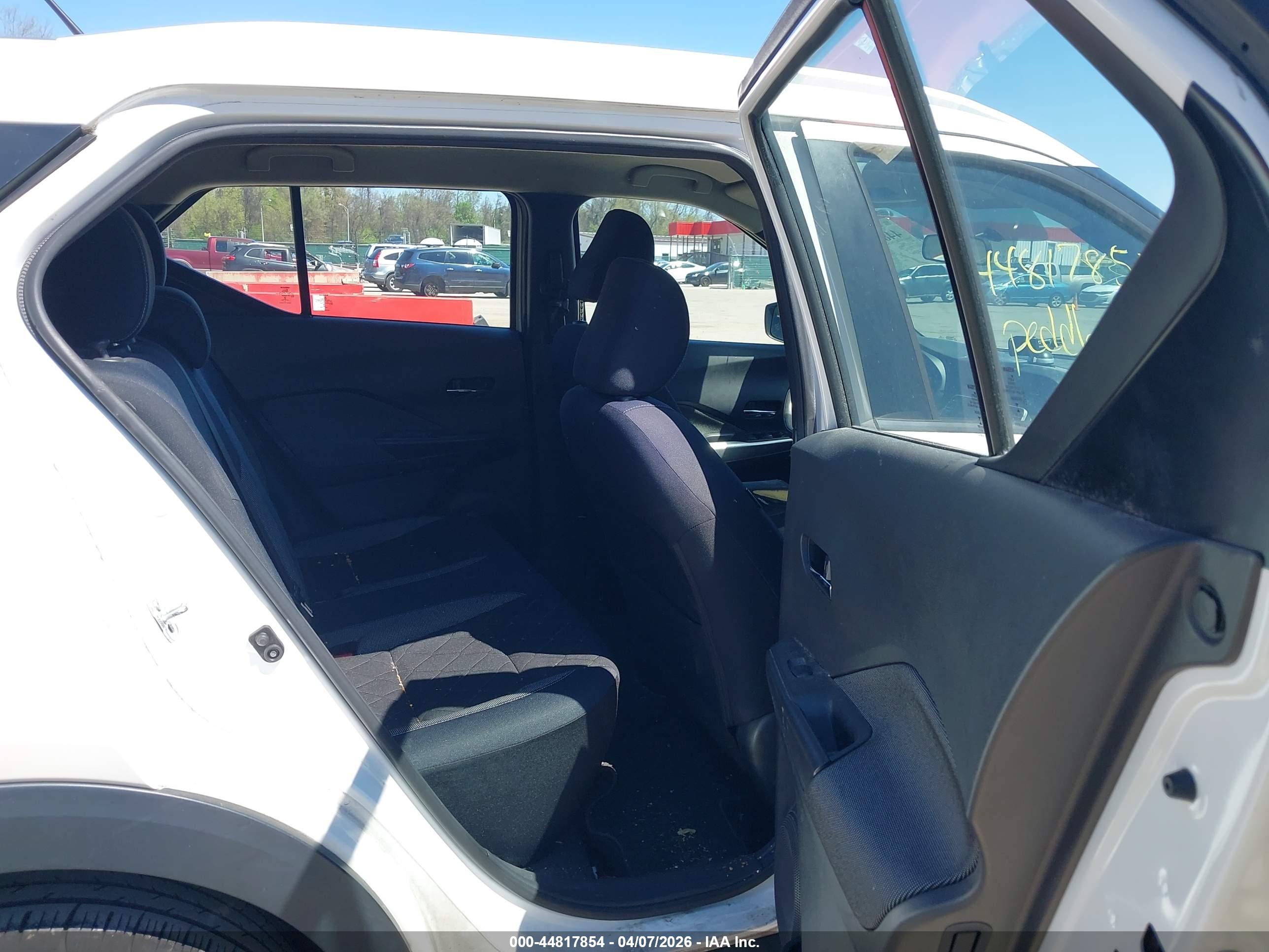 NISSAN KICKS image 8