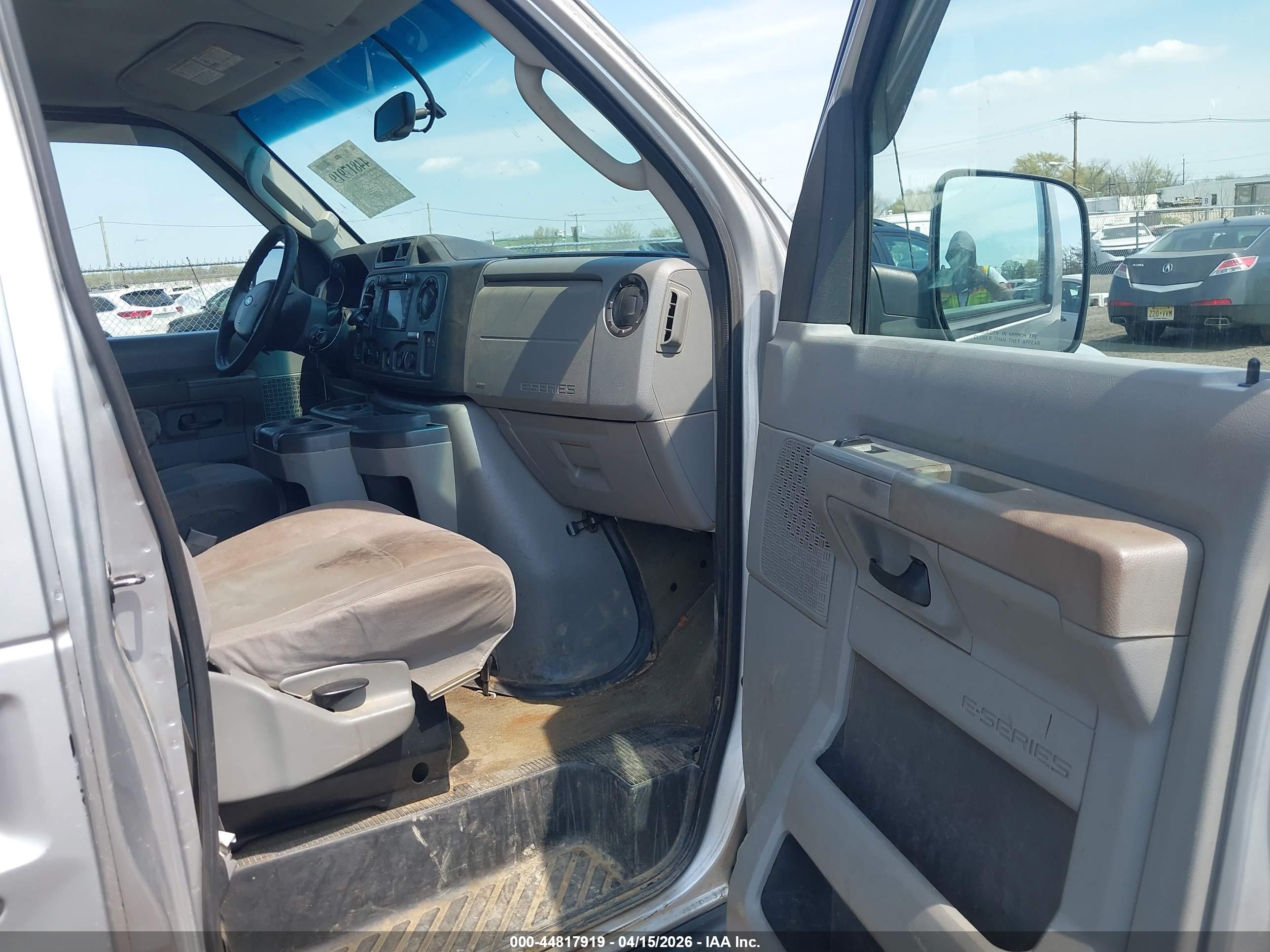 FORD E-350 image 5
