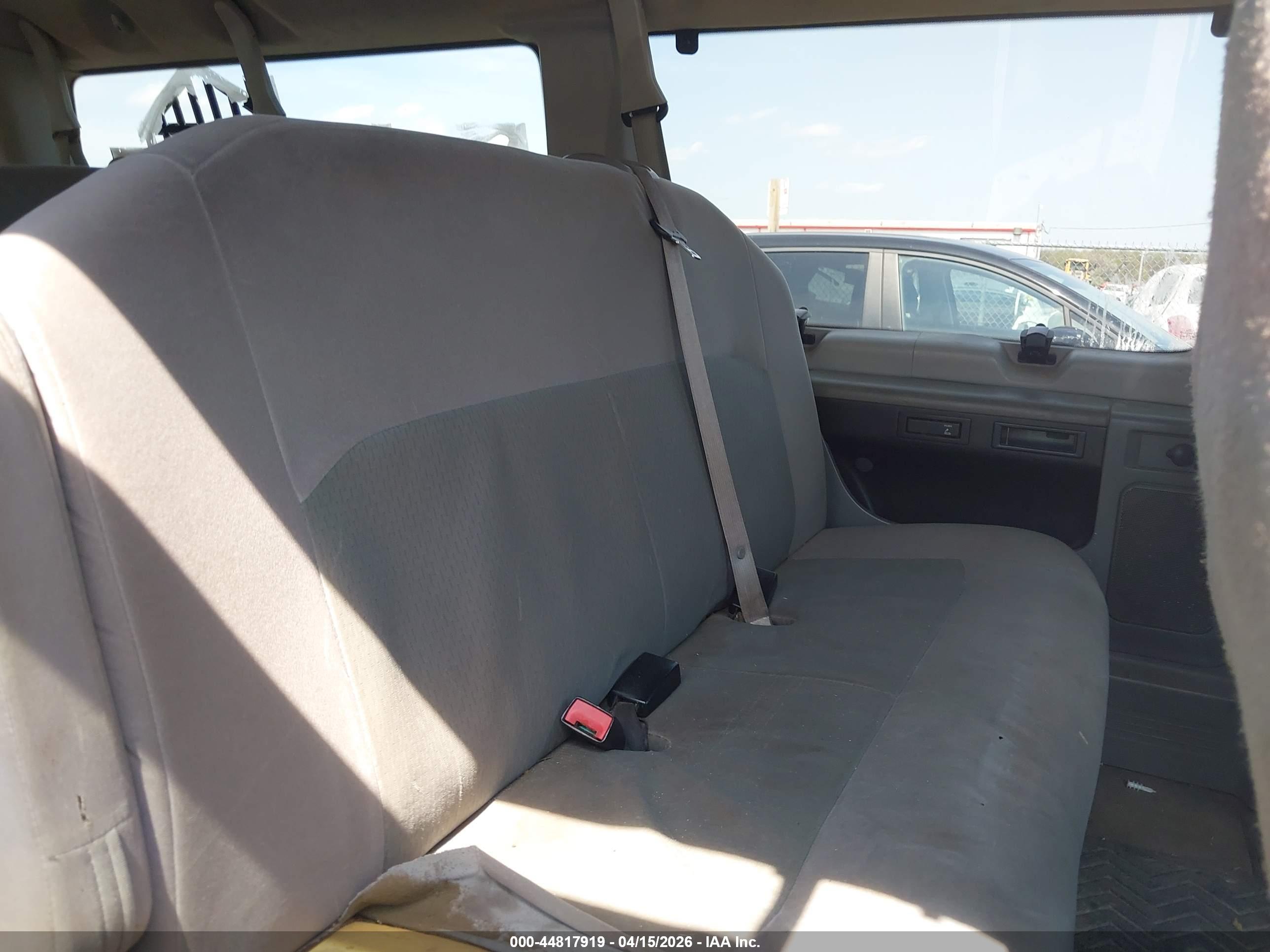 FORD E-350 image 8
