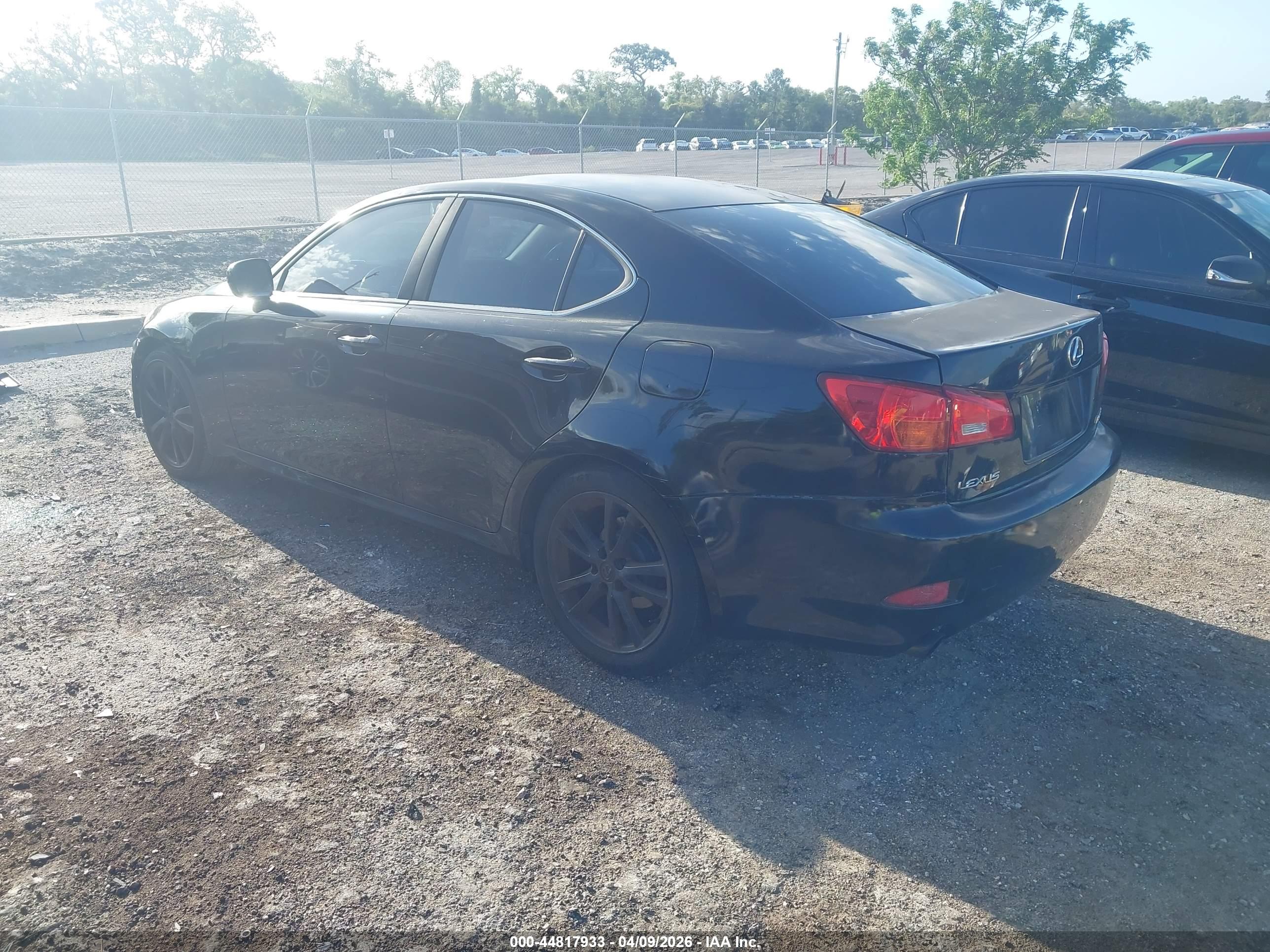 LEXUS IS image 3