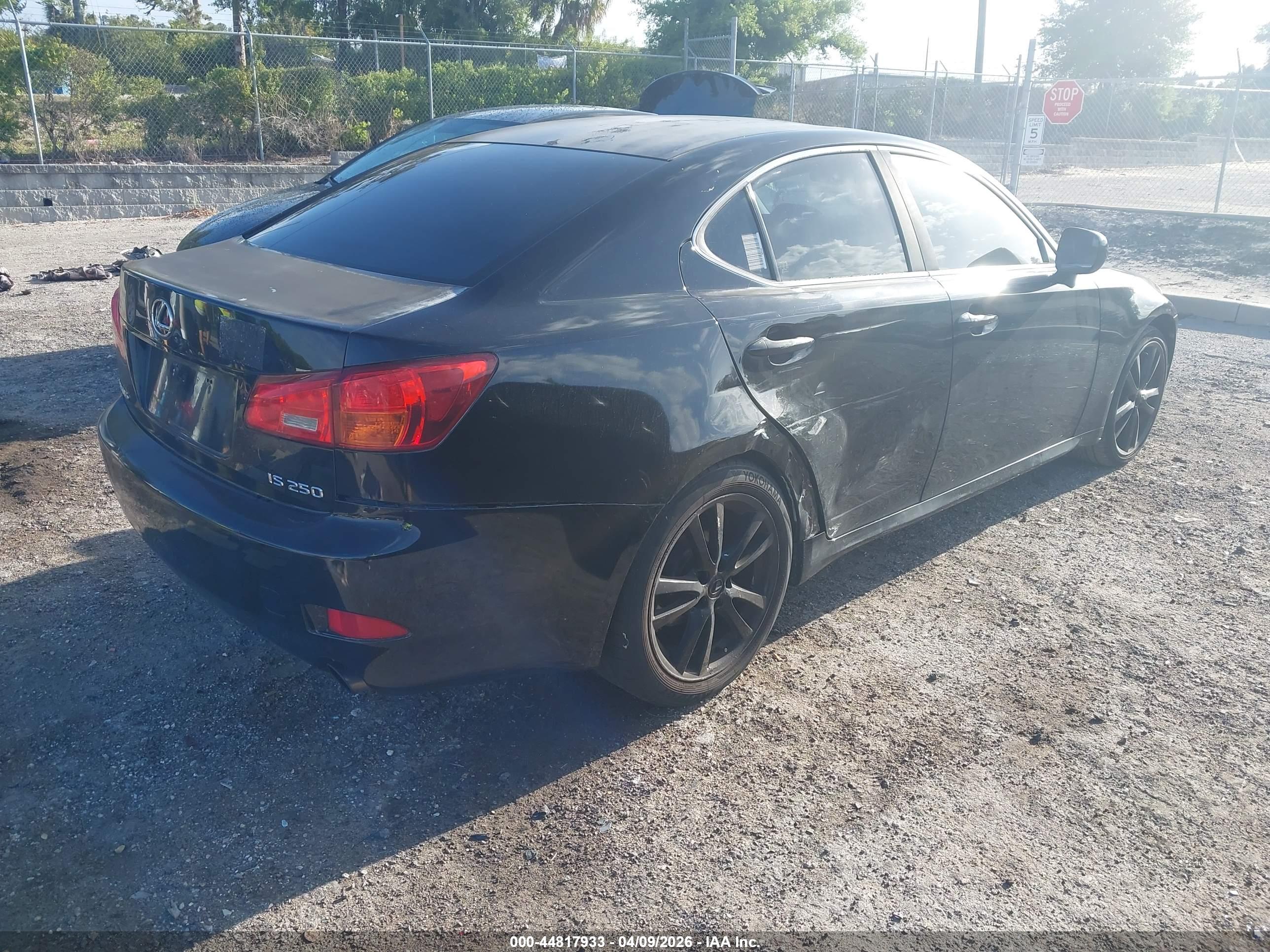 LEXUS IS image 4