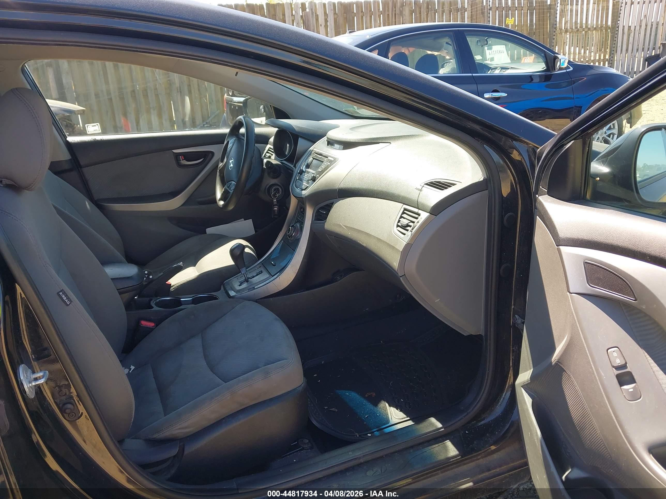 HYUNDAI ELANTRA image 5