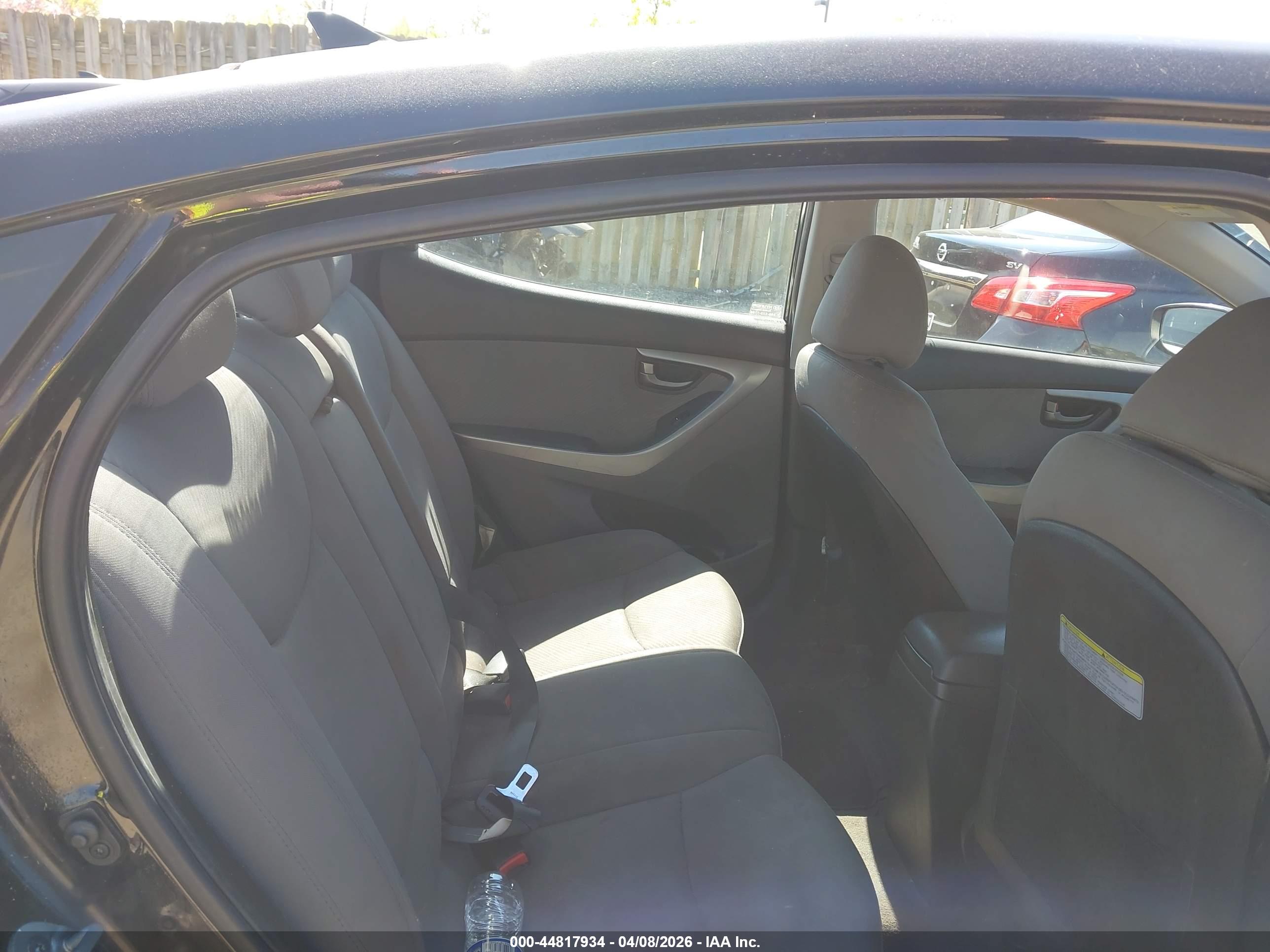 HYUNDAI ELANTRA image 8