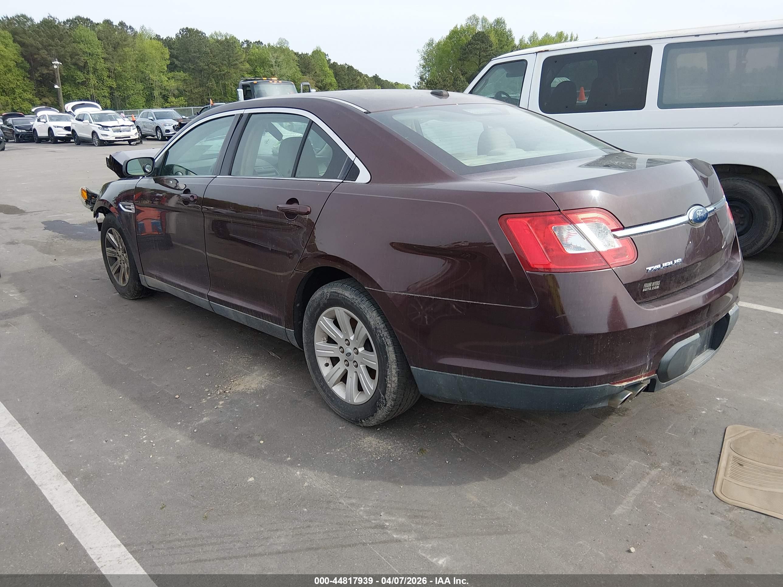 FORD TAURUS image 3