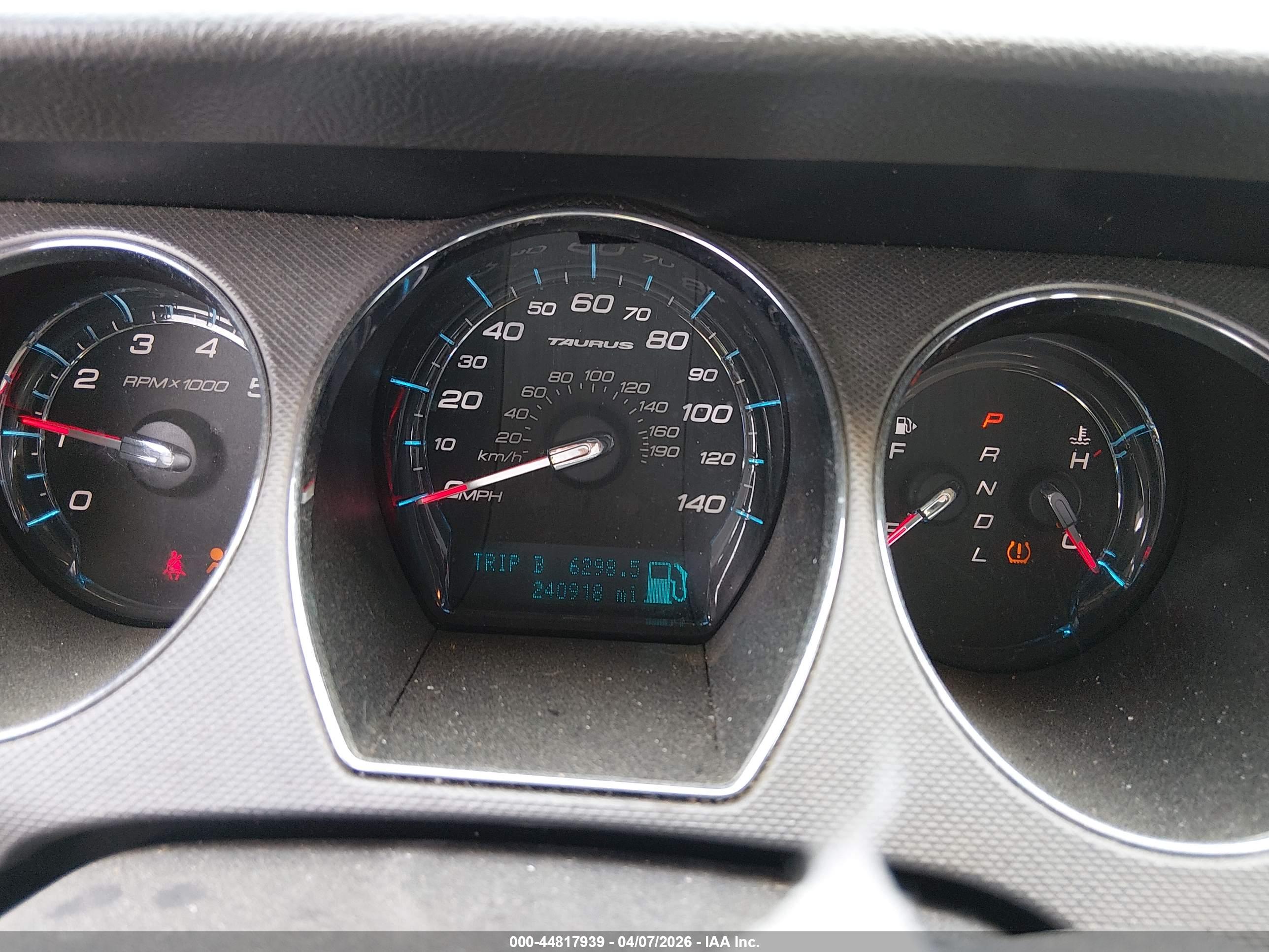 FORD TAURUS image 7