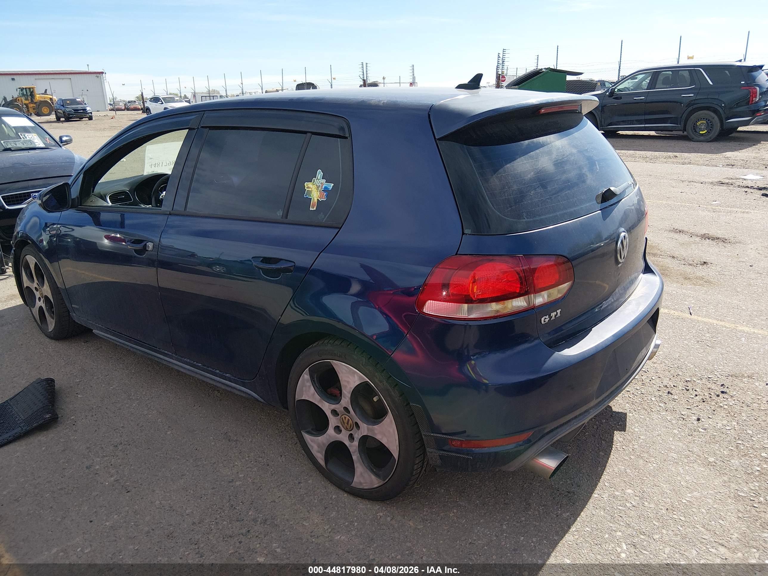 VOLKSWAGEN GTI image 3