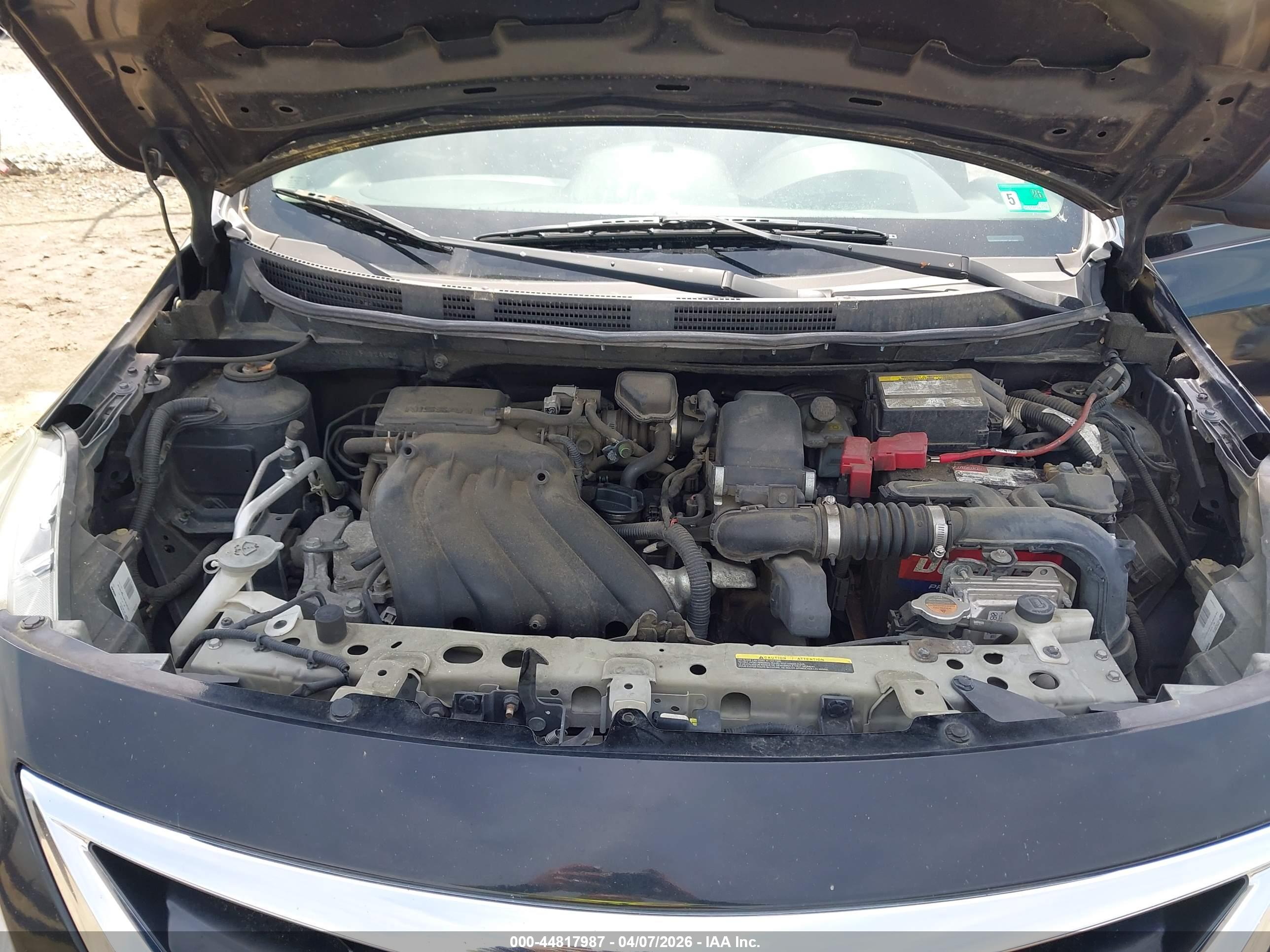 NISSAN VERSA image 10