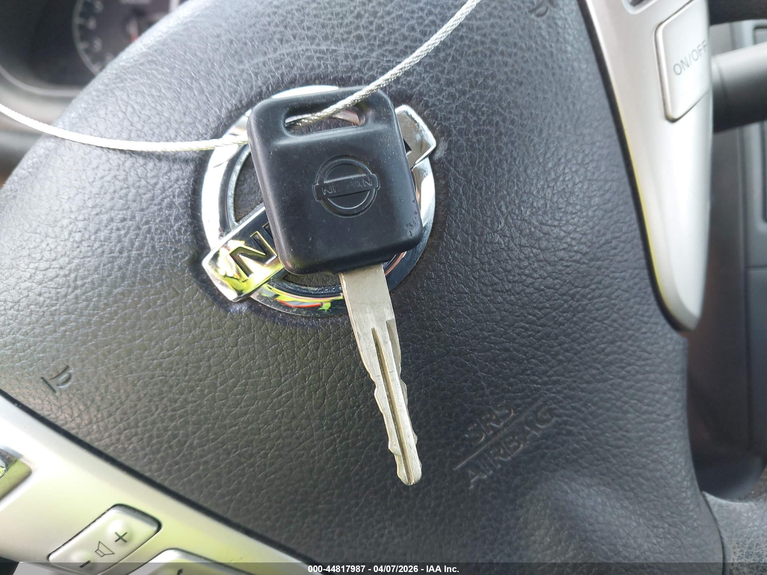 NISSAN VERSA image 11