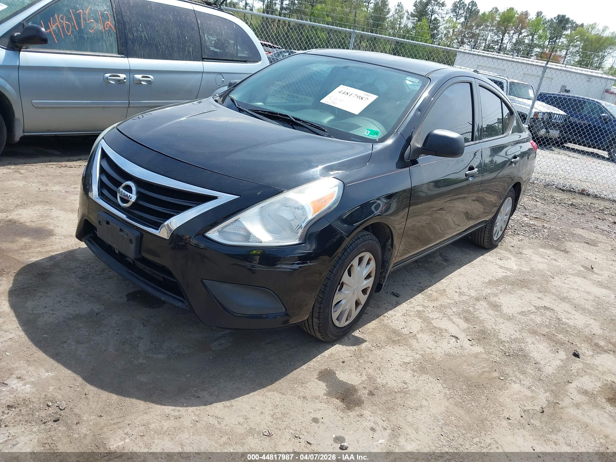 NISSAN VERSA image 2