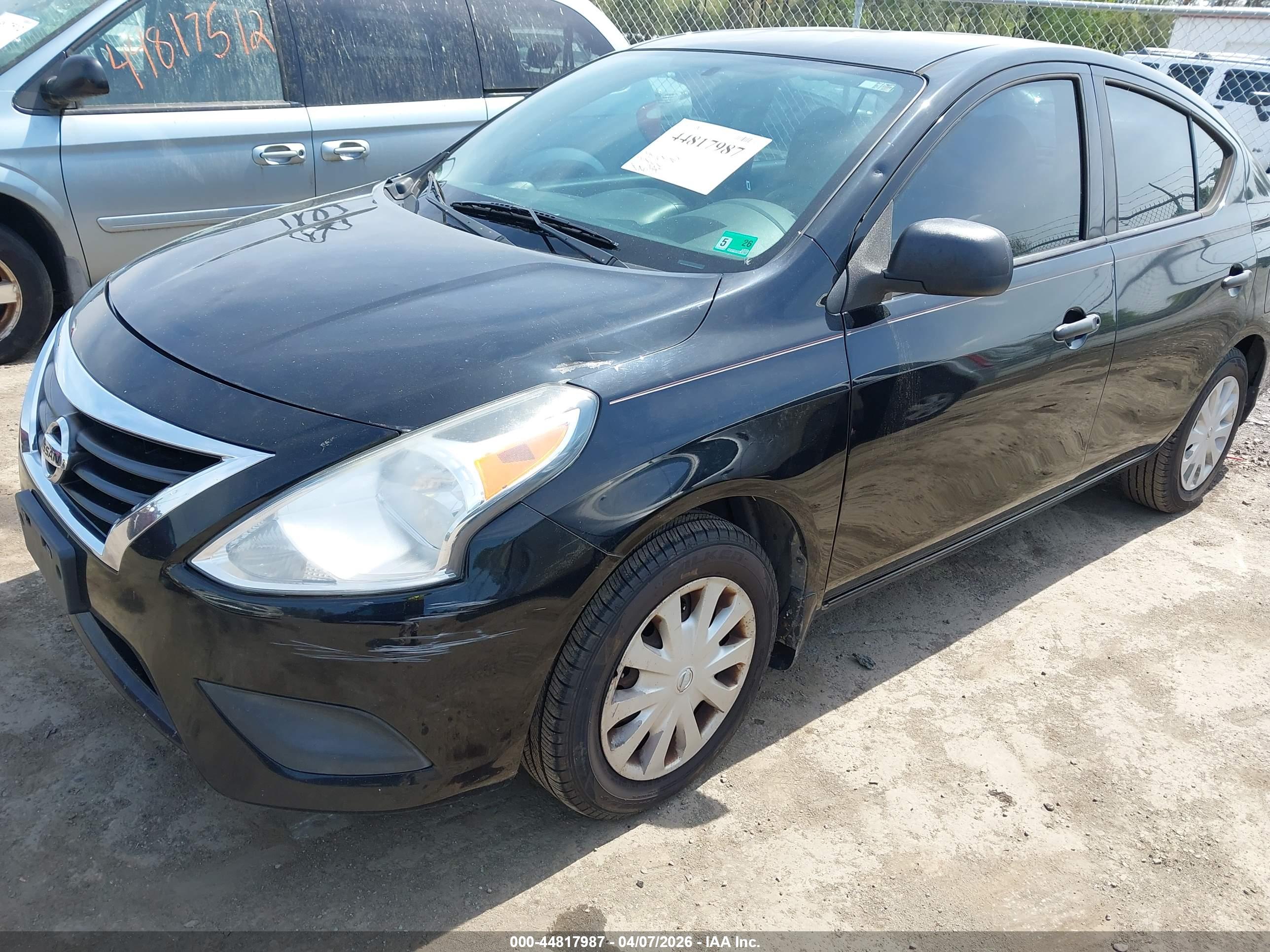 NISSAN VERSA image 6