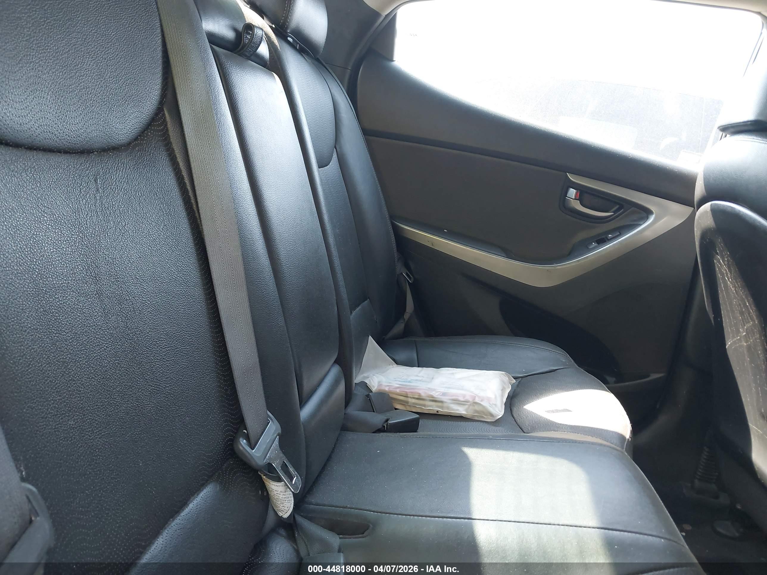 HYUNDAI ELANTRA image 8
