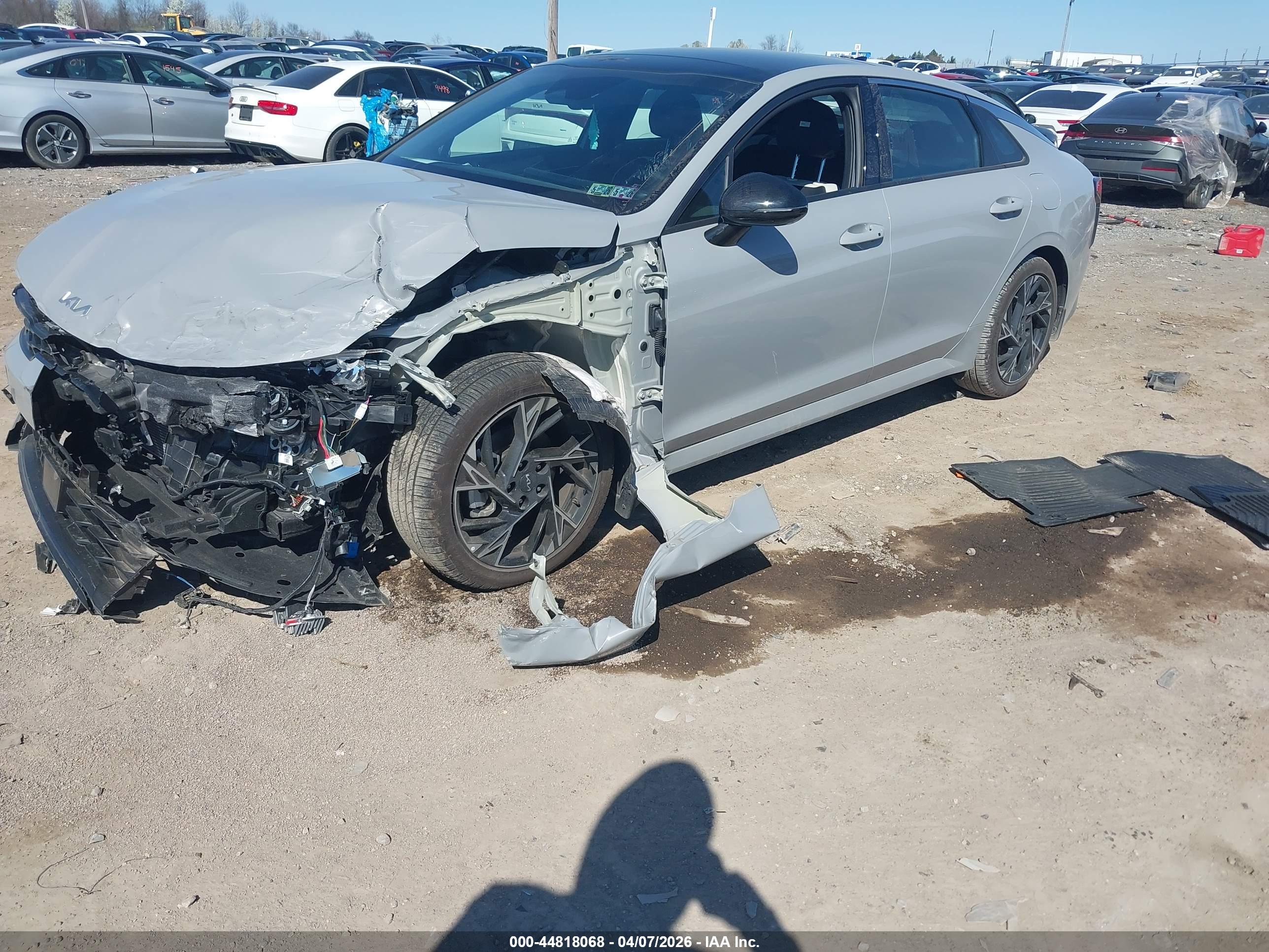 KIA K5 image 2