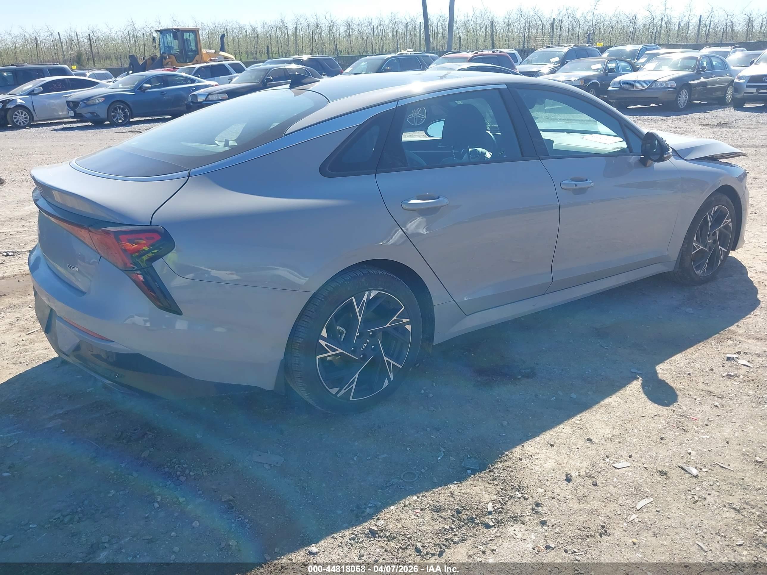 KIA K5 image 4