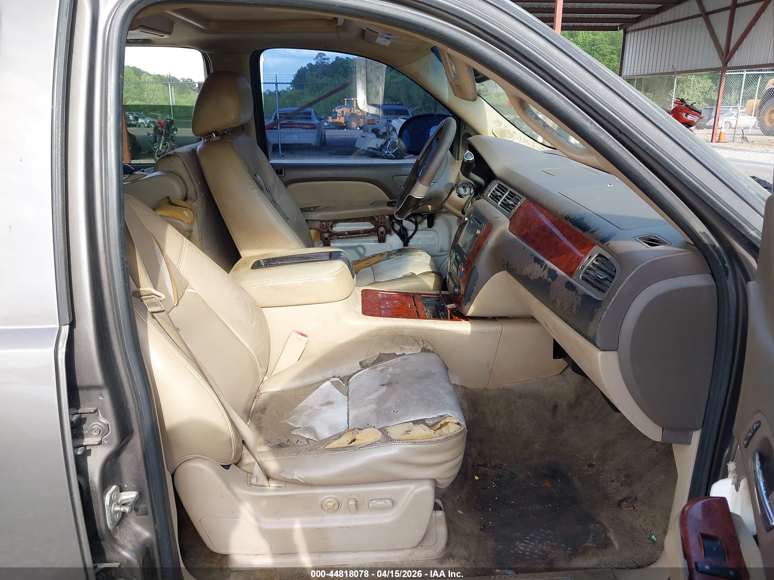 CHEVROLET SUBURBAN image 5