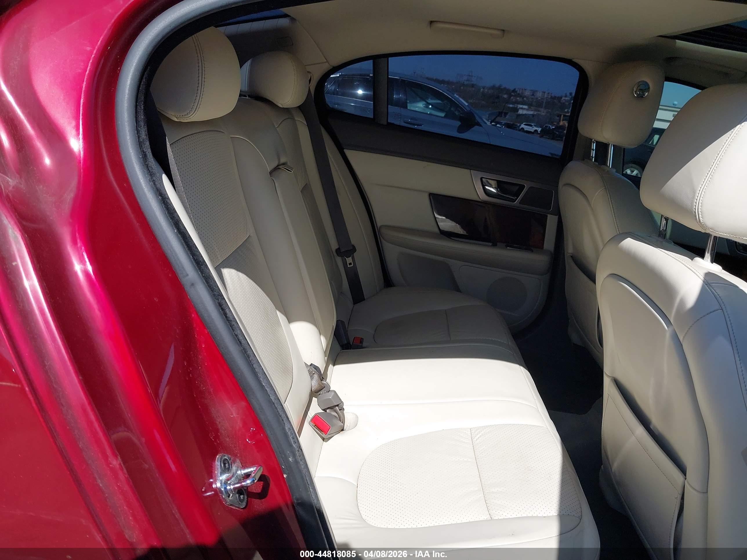 JAGUAR XF image 8