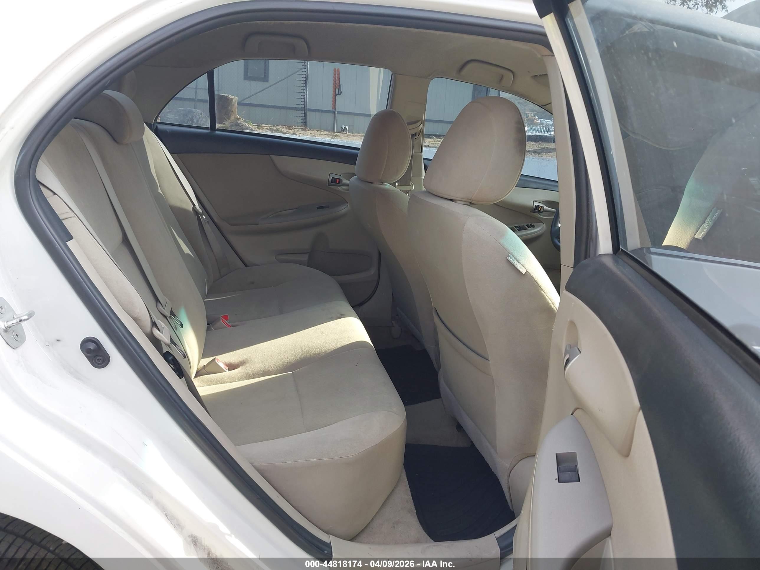 TOYOTA COROLLA image 8