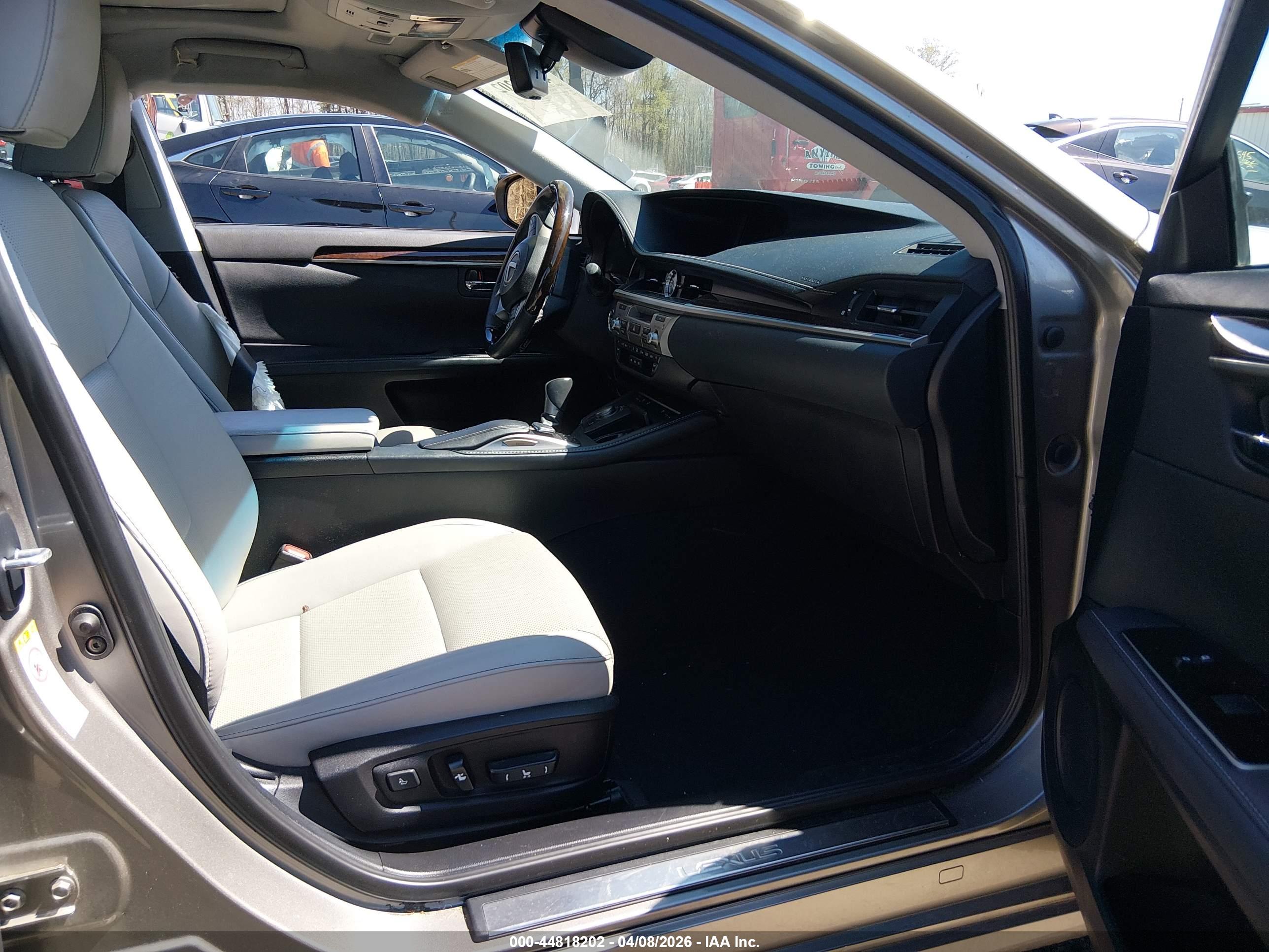 LEXUS ES image 5