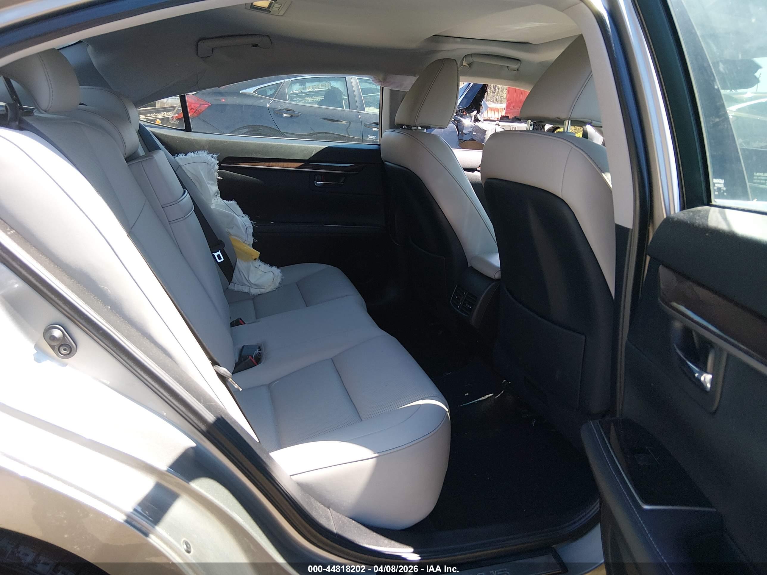 LEXUS ES image 8