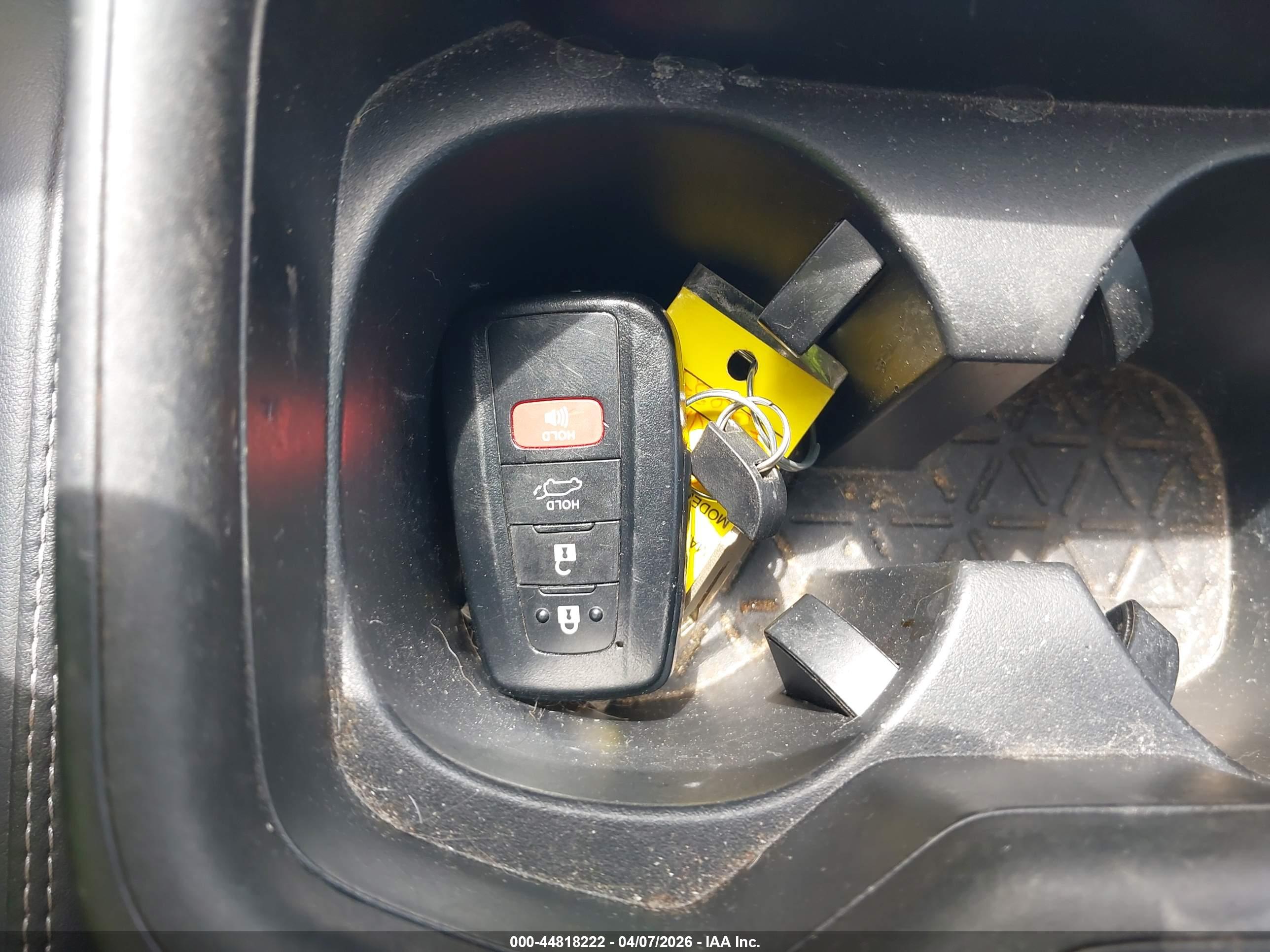 TOYOTA RAV4 image 11