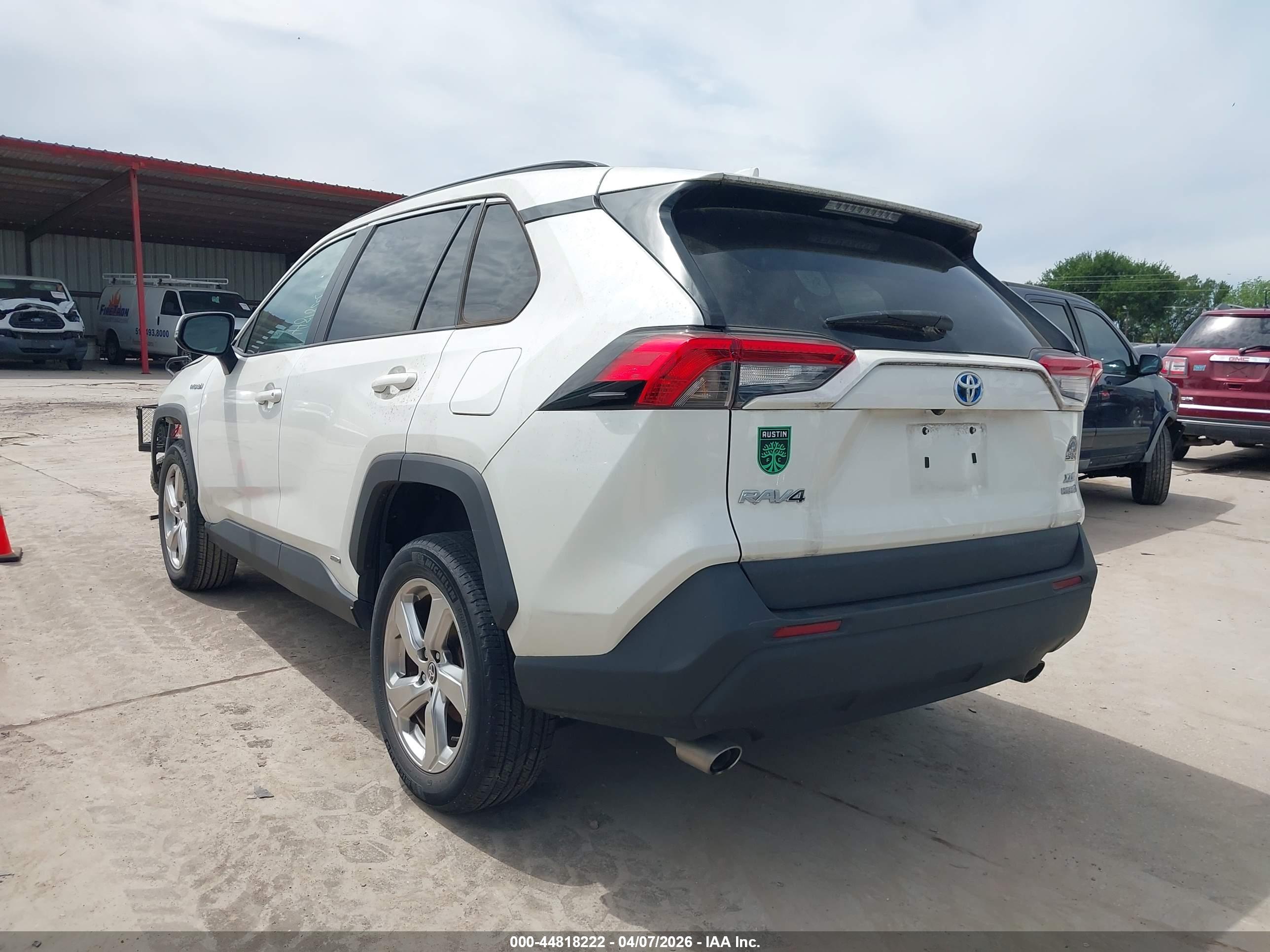 TOYOTA RAV4 image 3
