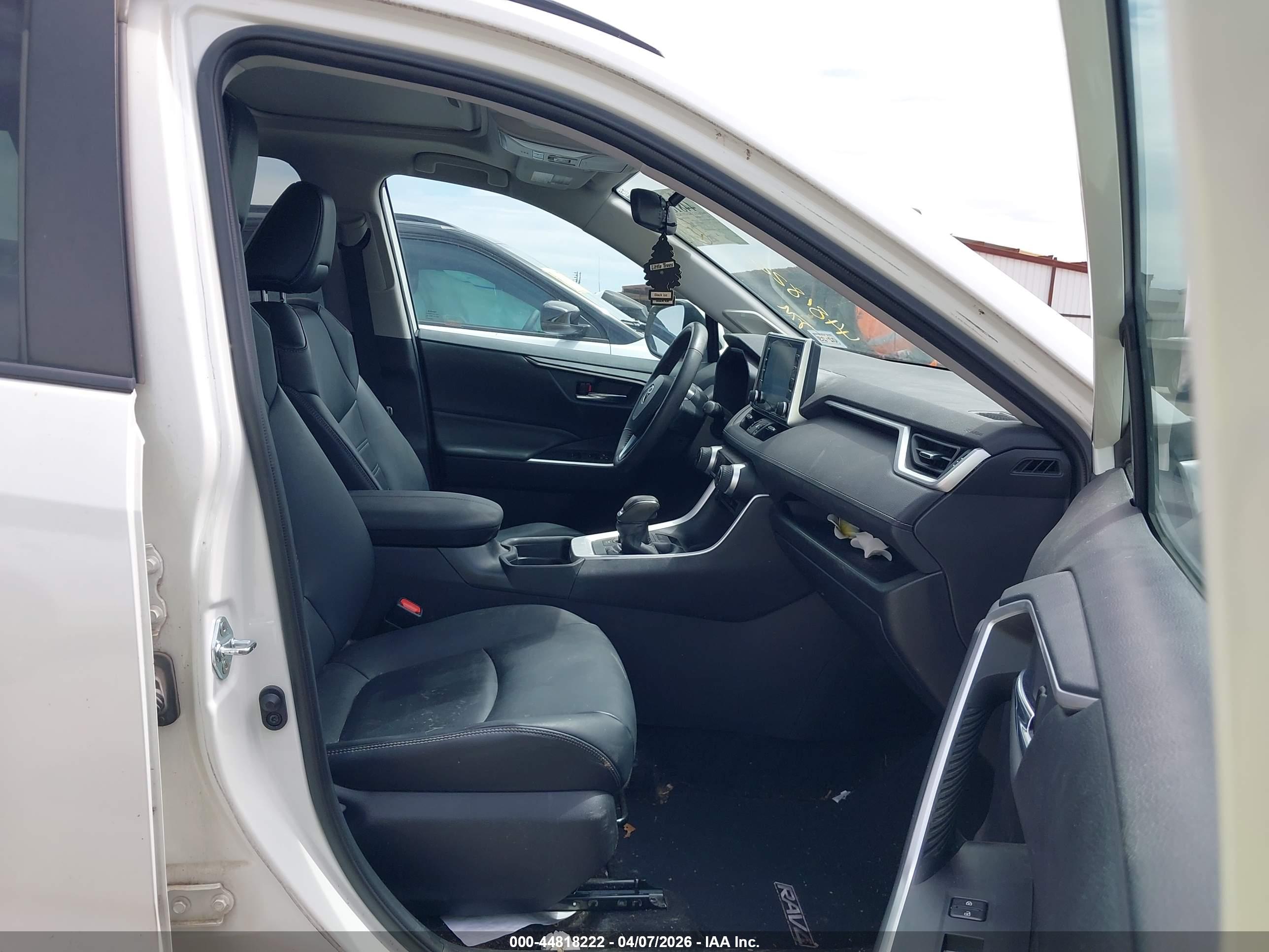 TOYOTA RAV4 image 5