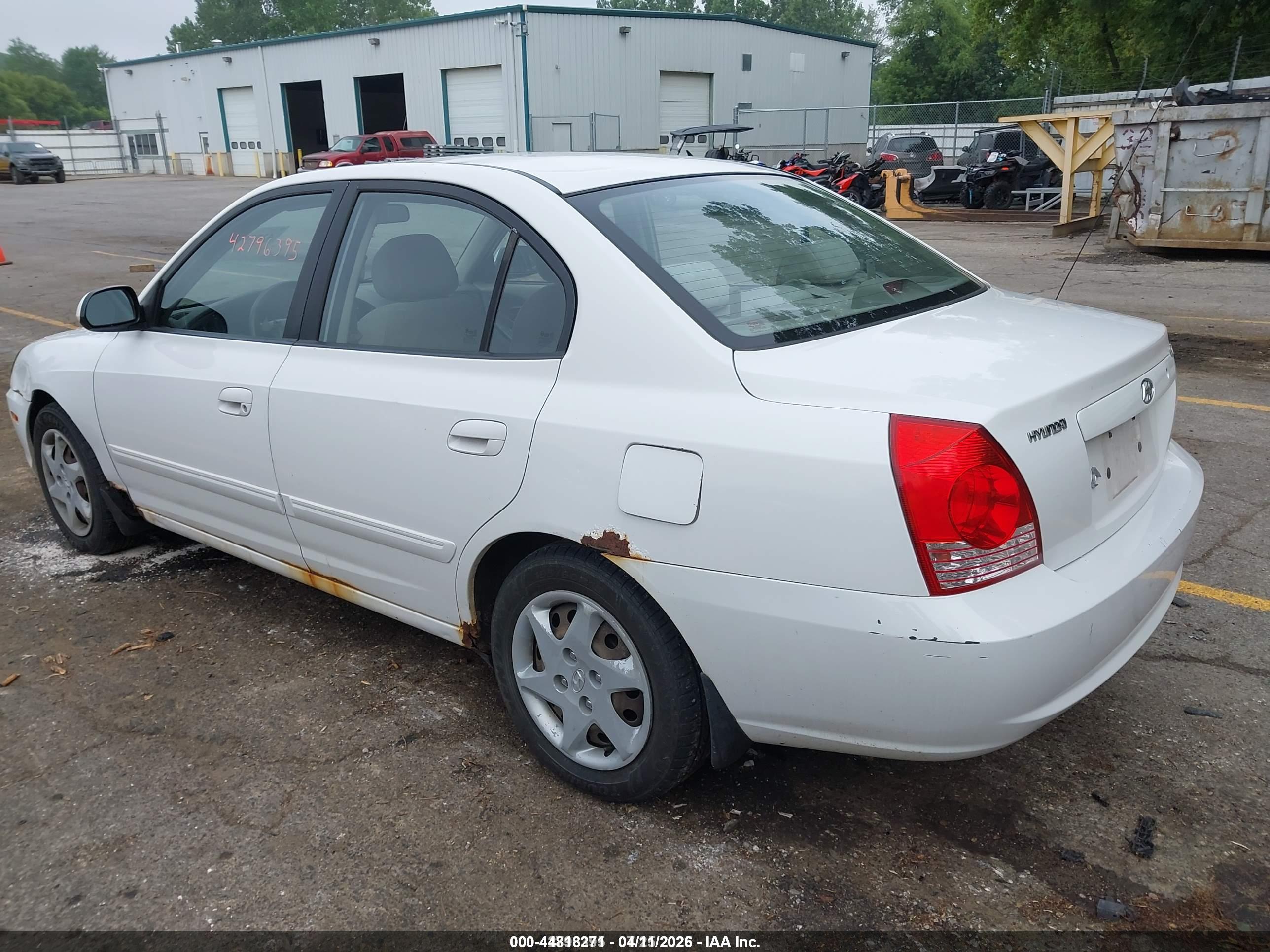 HYUNDAI ELANTRA image 3