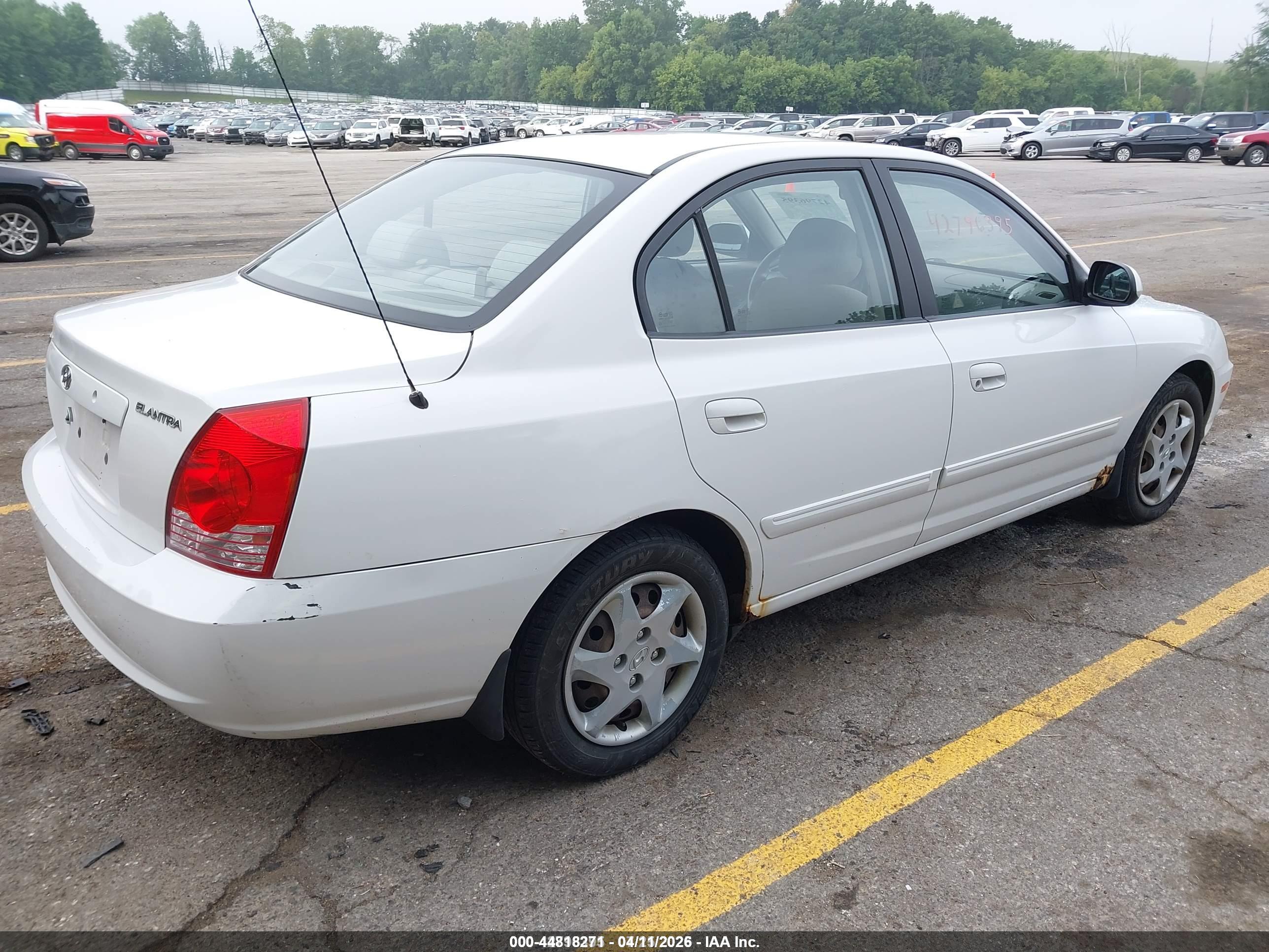HYUNDAI ELANTRA image 4