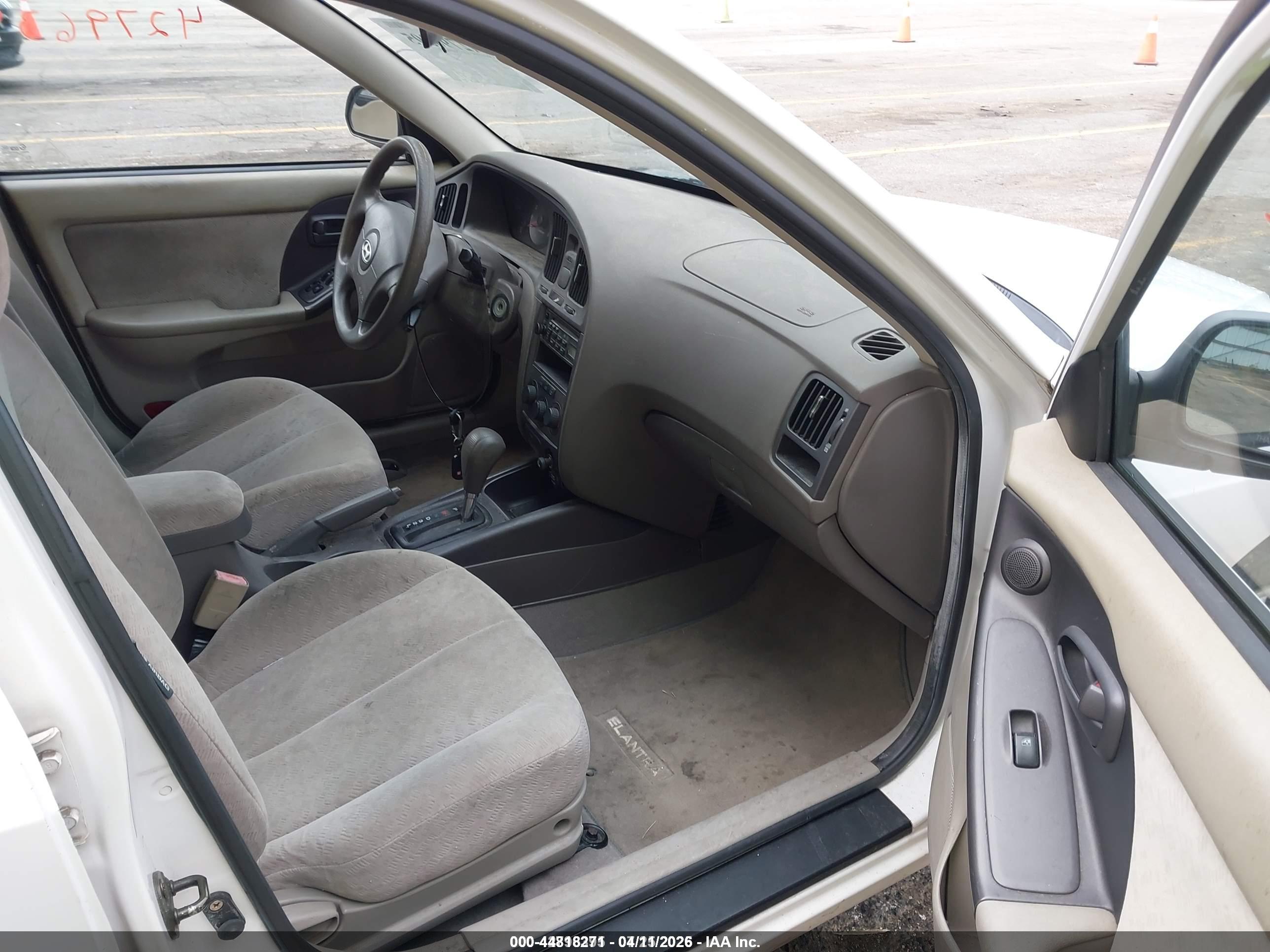HYUNDAI ELANTRA image 5
