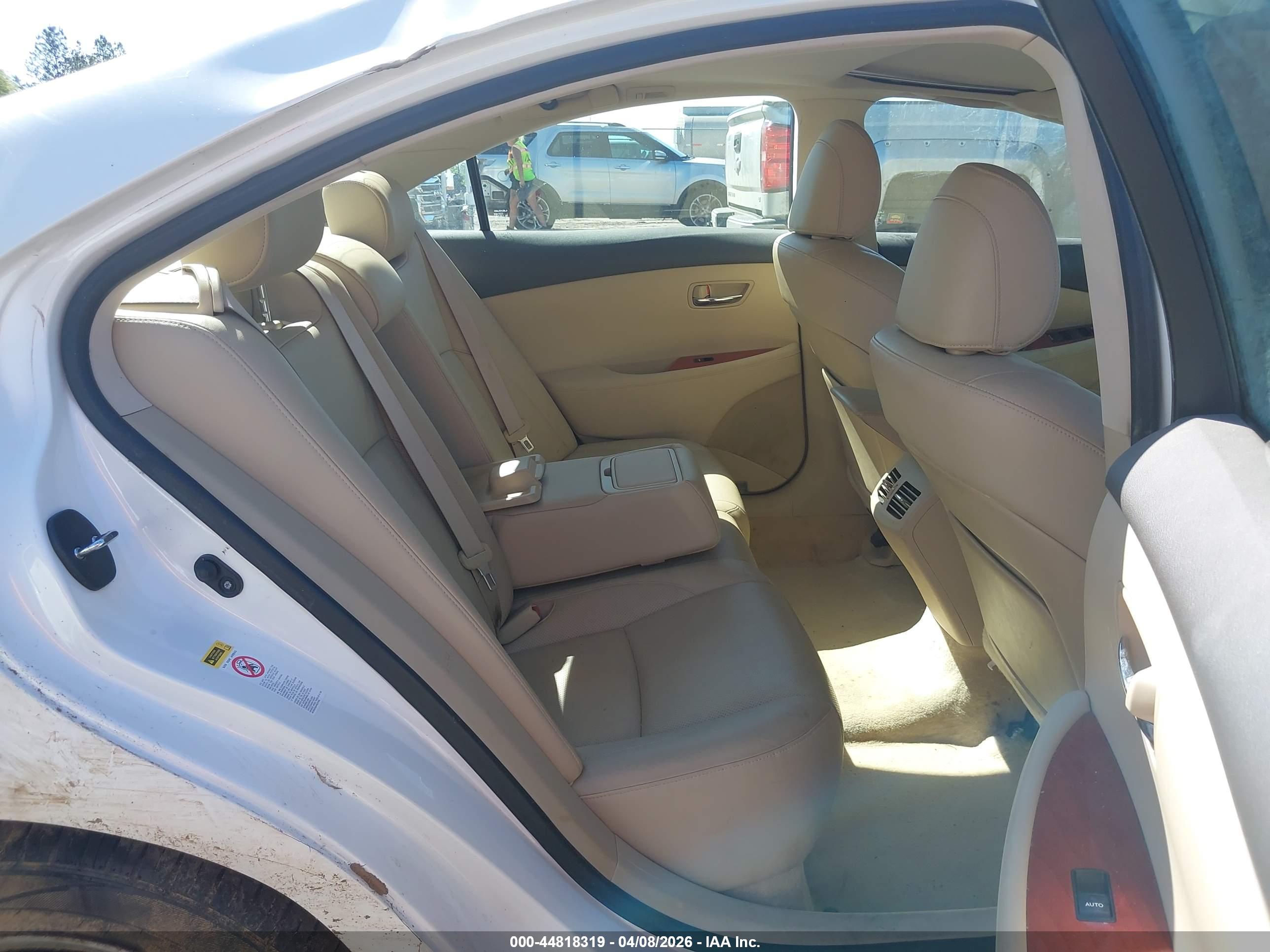 LEXUS ES image 8