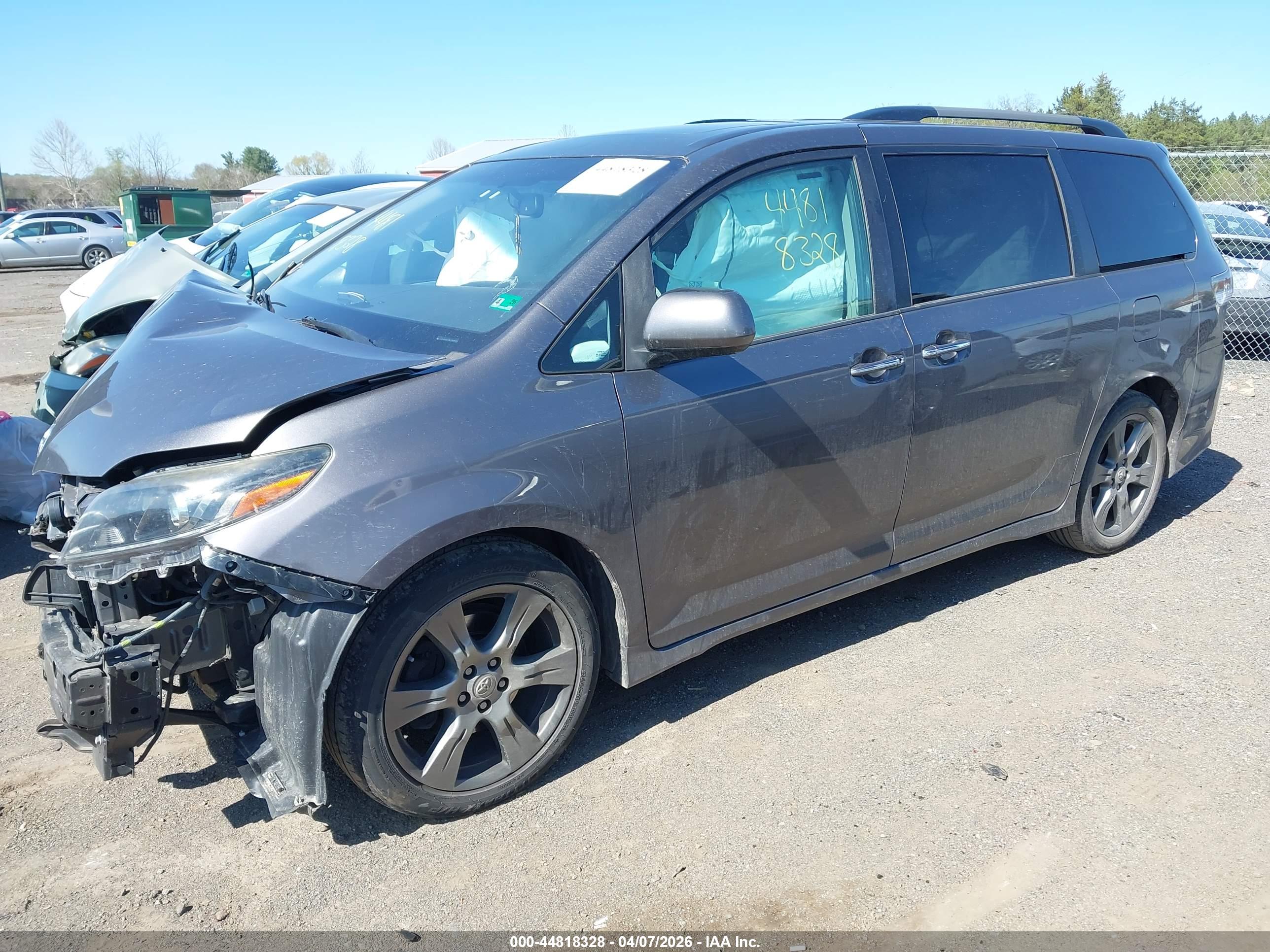 TOYOTA SIENNA image 2
