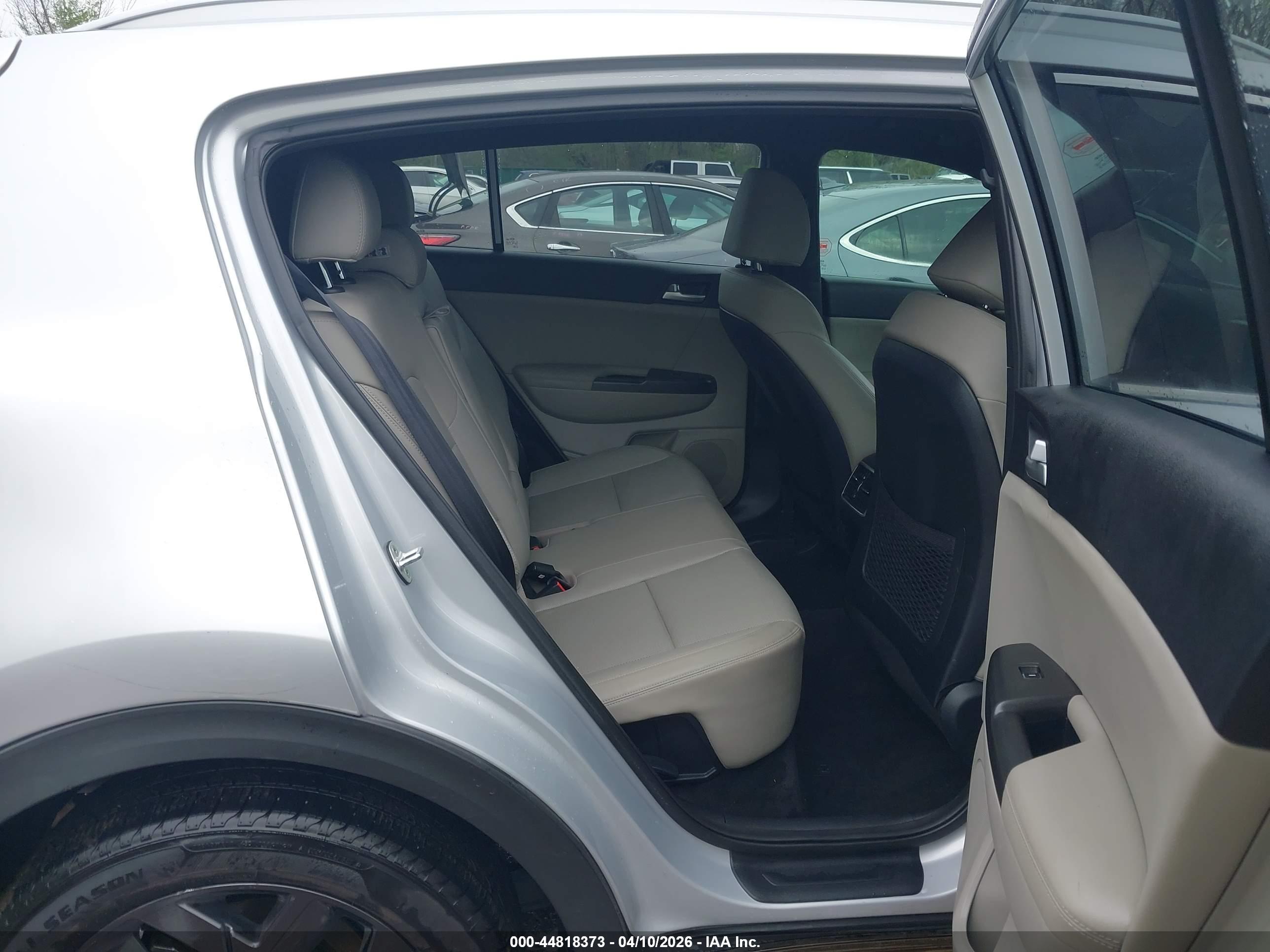 KIA SPORTAGE image 8