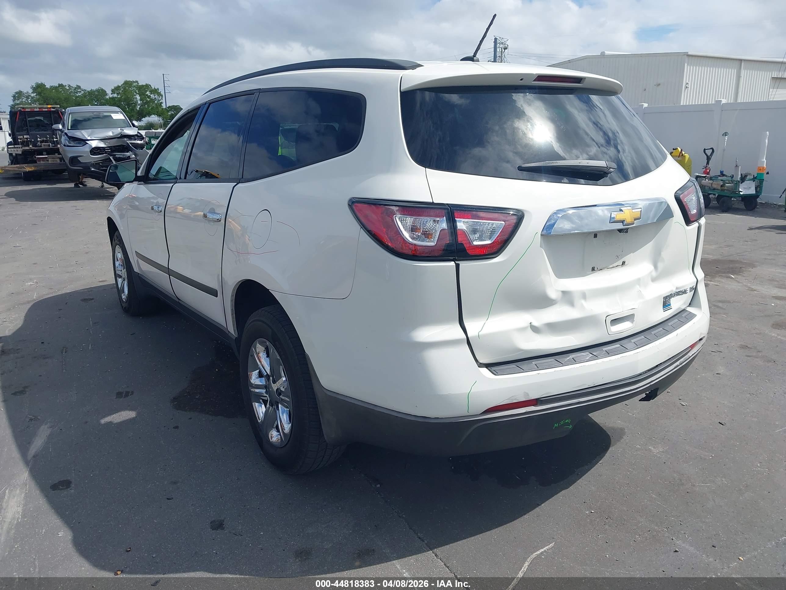 CHEVROLET TRAVERSE image 3
