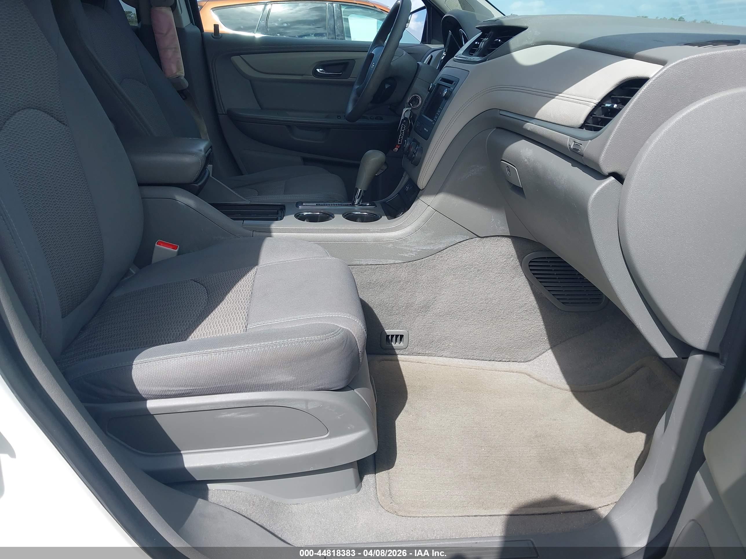 CHEVROLET TRAVERSE image 5