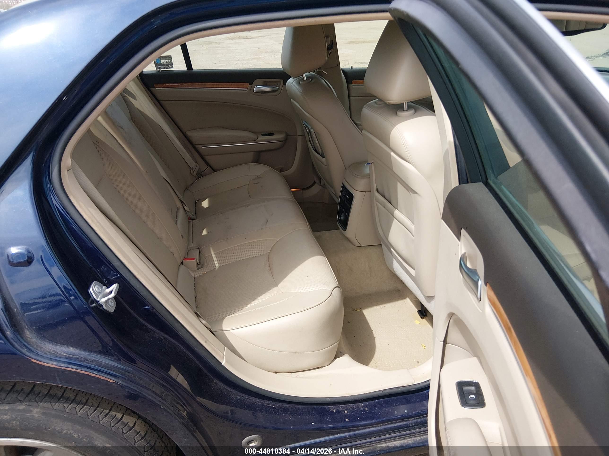 CHRYSLER 300C image 8