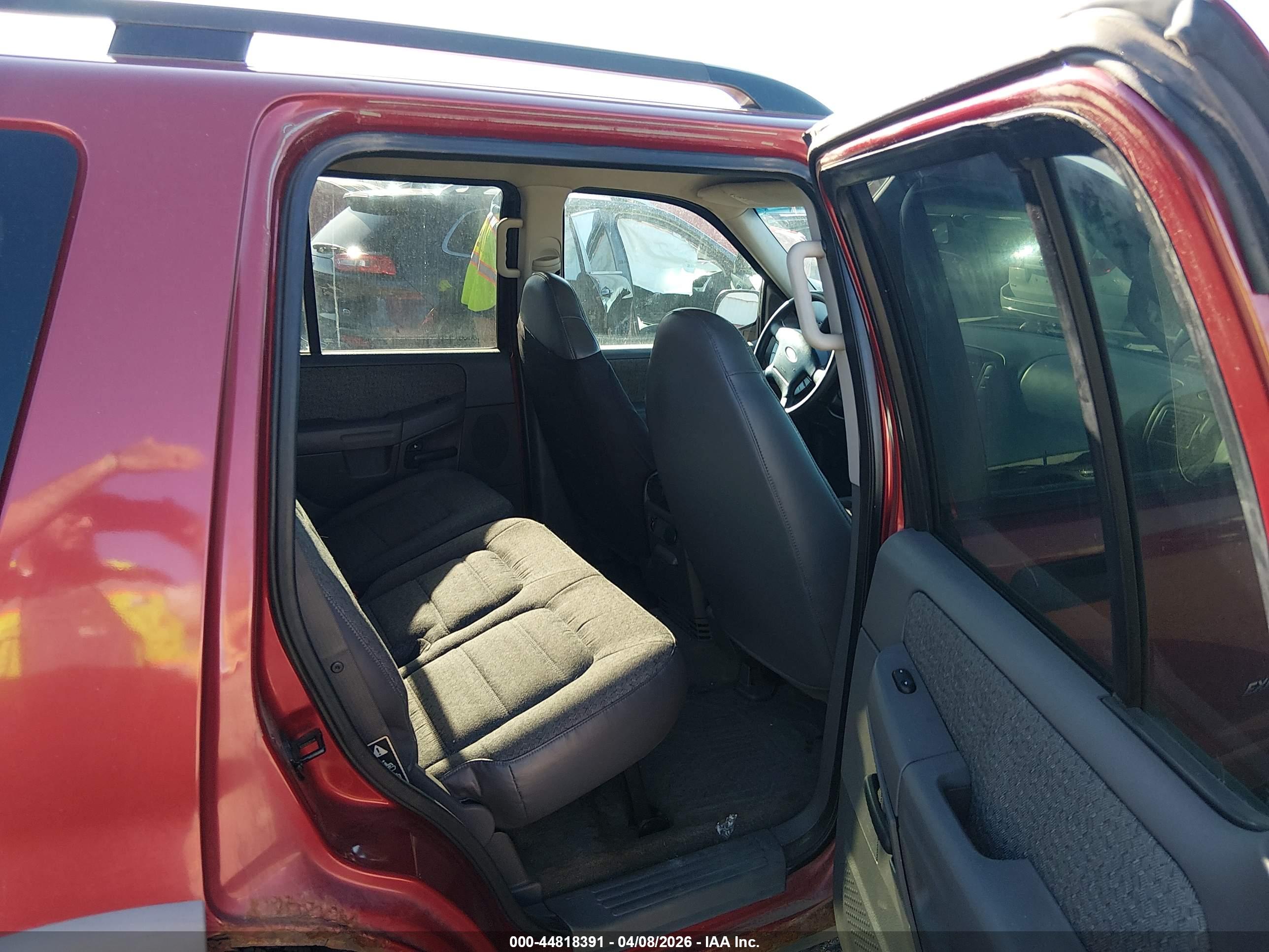 FORD EXPLORER image 8