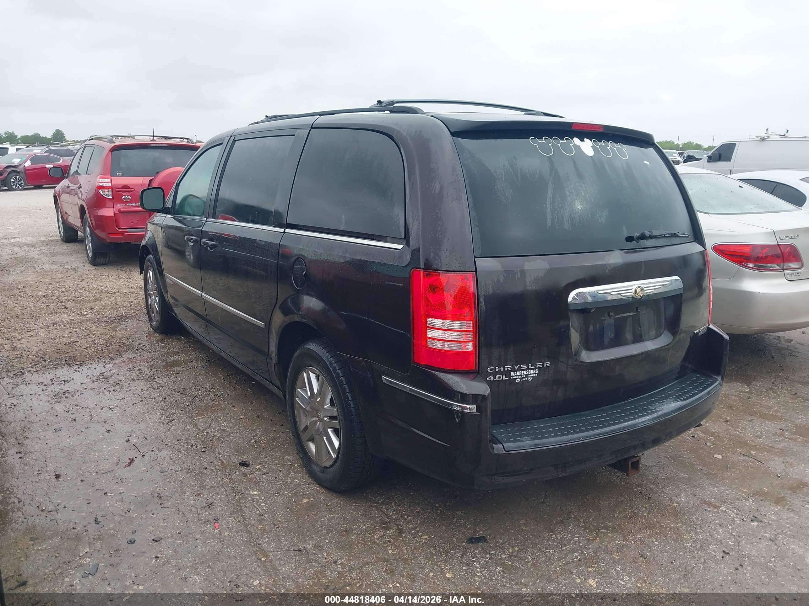 CHRYSLER TOWN image 3