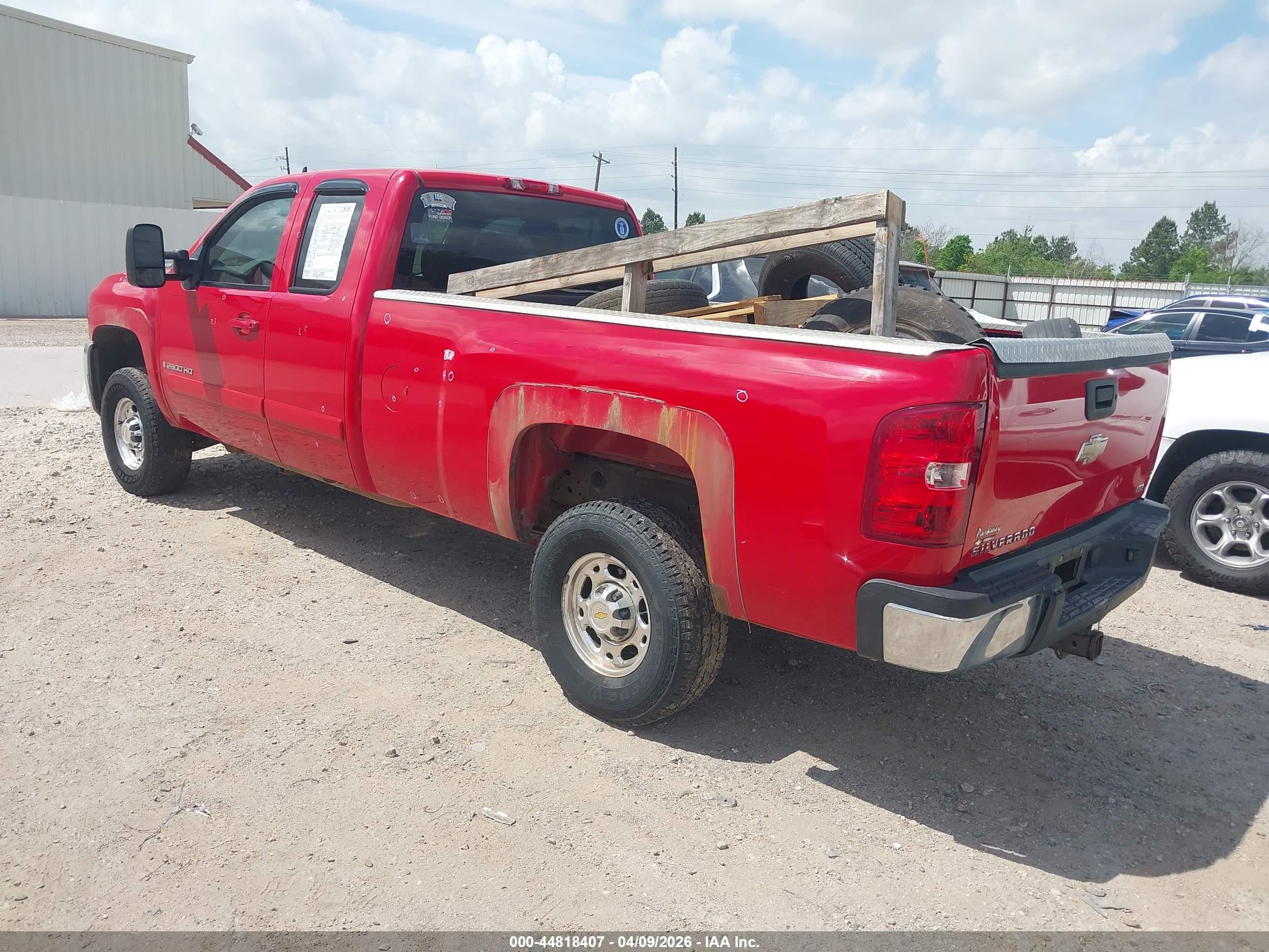 CHEVROLET SILVERADO image 3