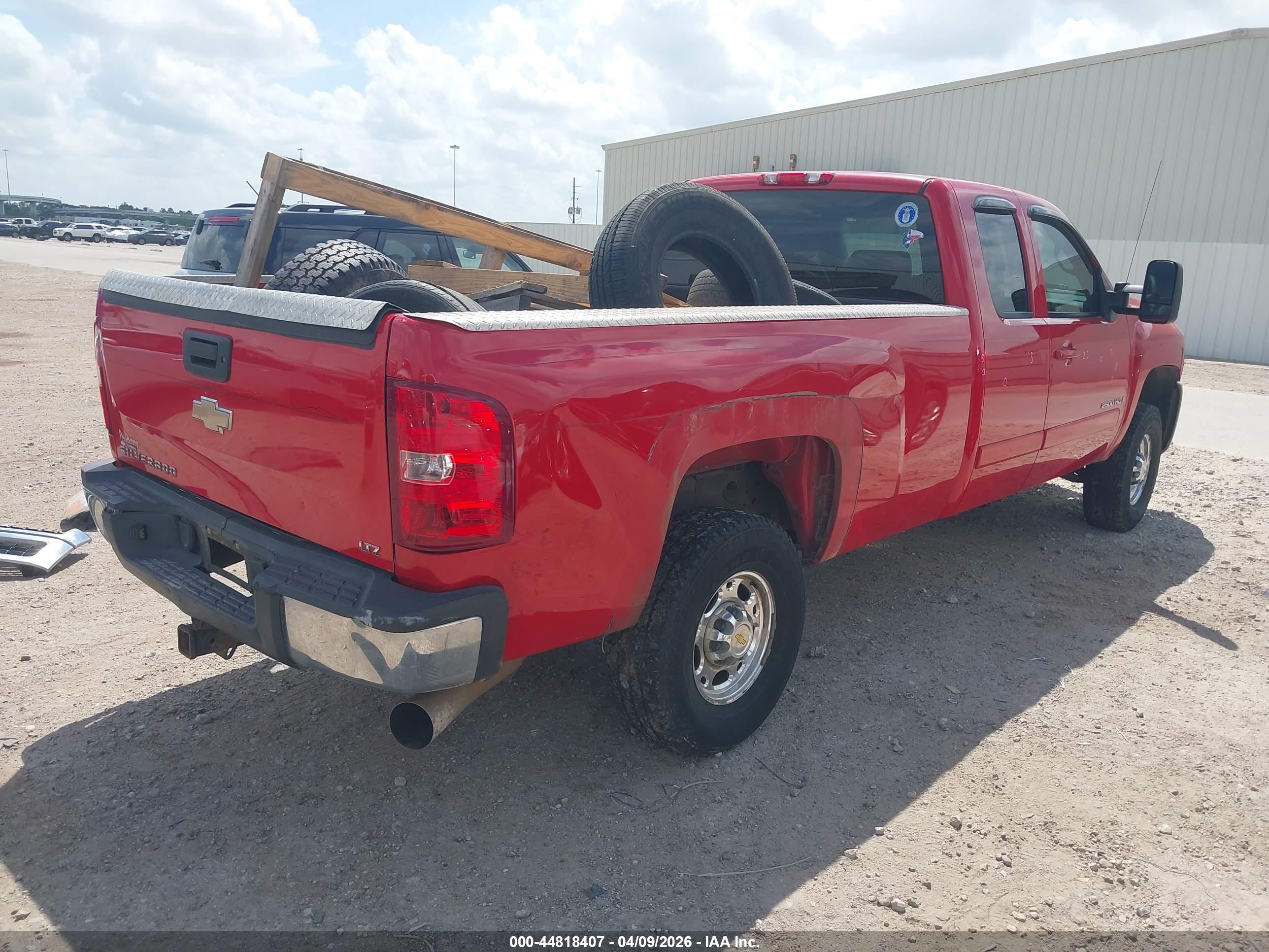 CHEVROLET SILVERADO image 4