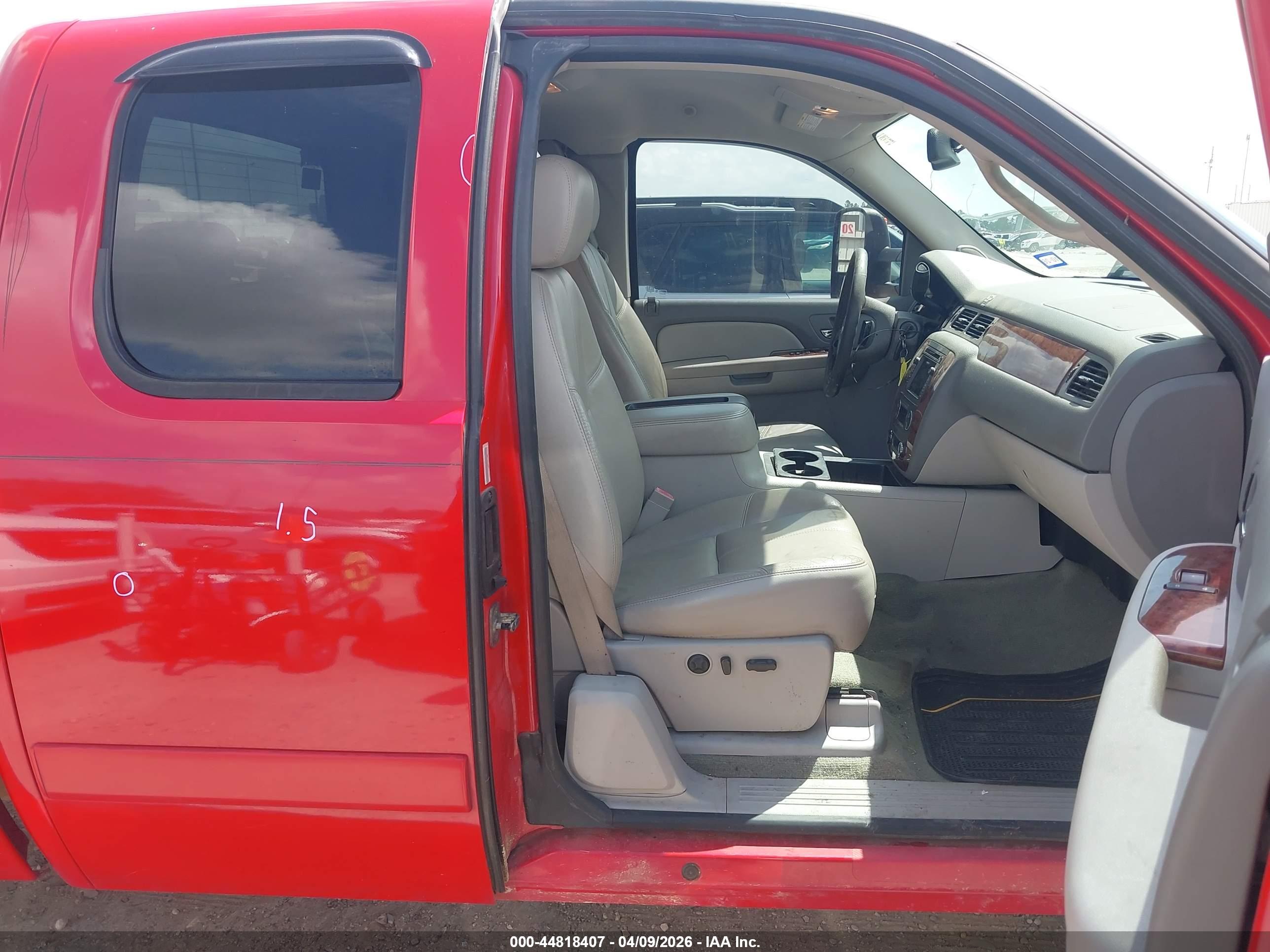 CHEVROLET SILVERADO image 5