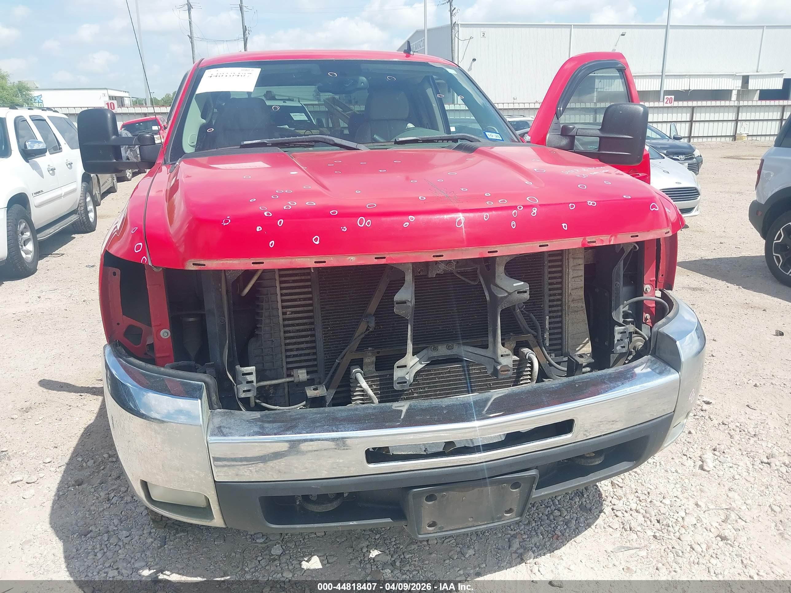 CHEVROLET SILVERADO image 6
