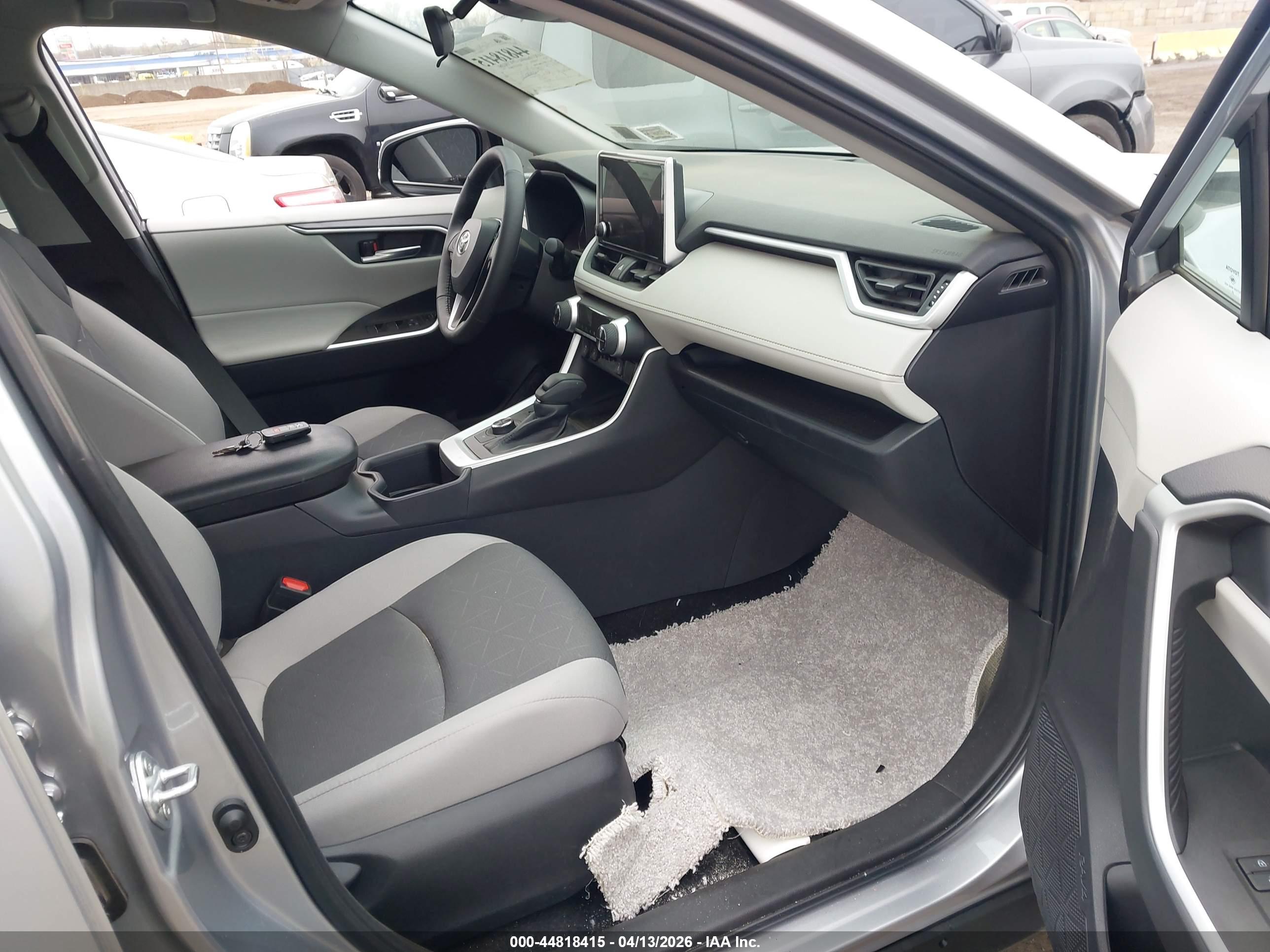 TOYOTA RAV4 image 5