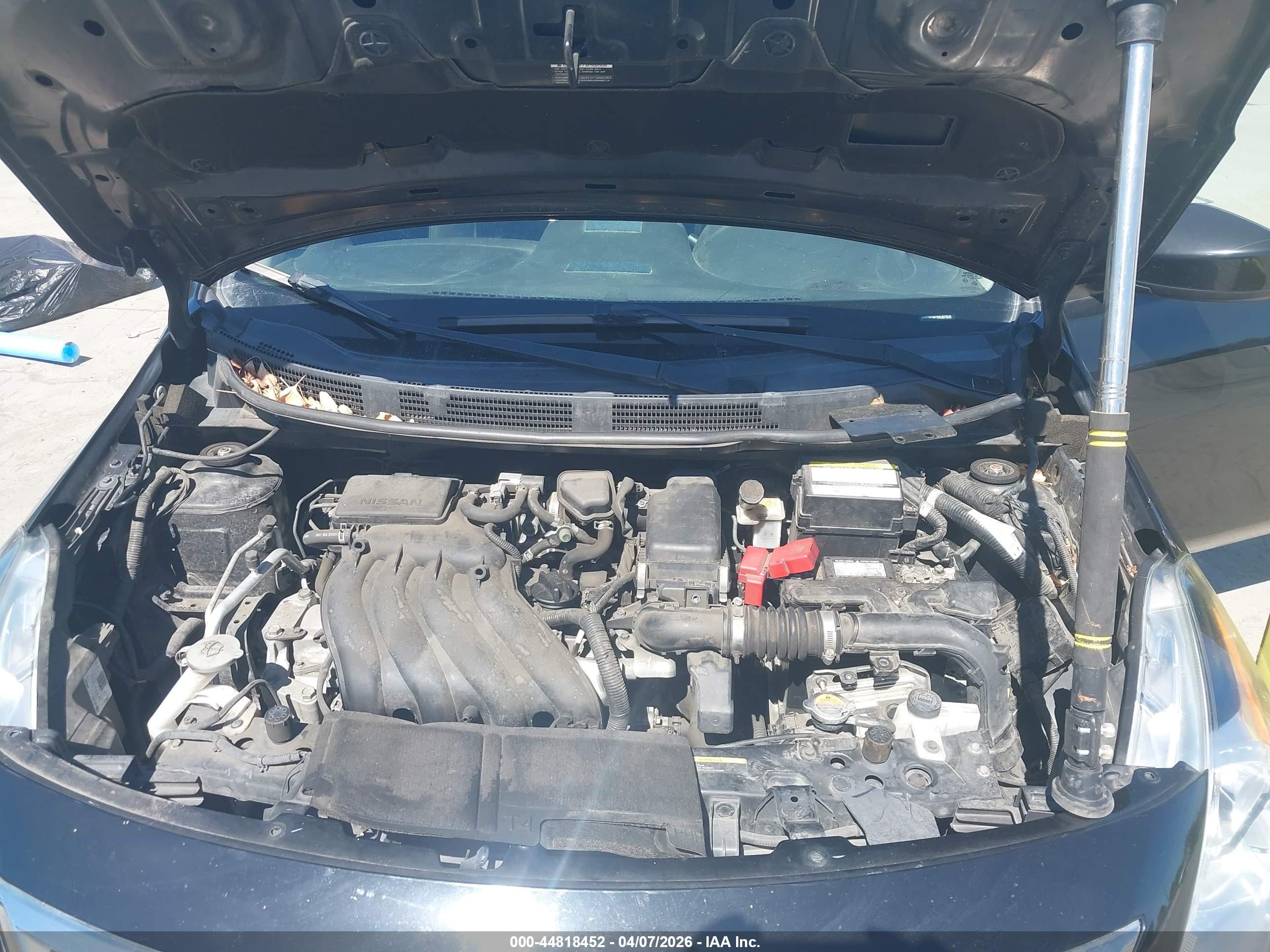 NISSAN VERSA image 10