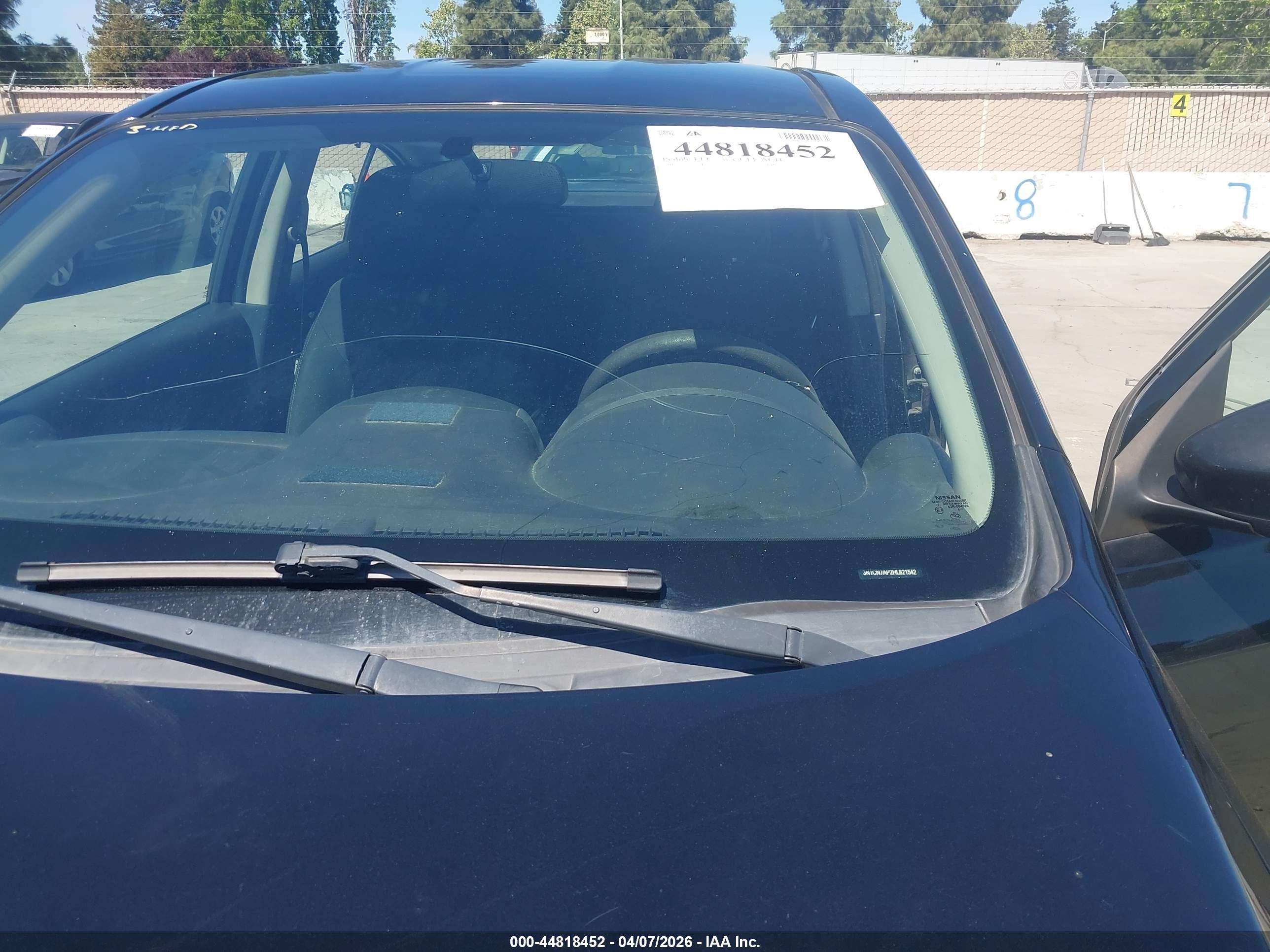 NISSAN VERSA image 6