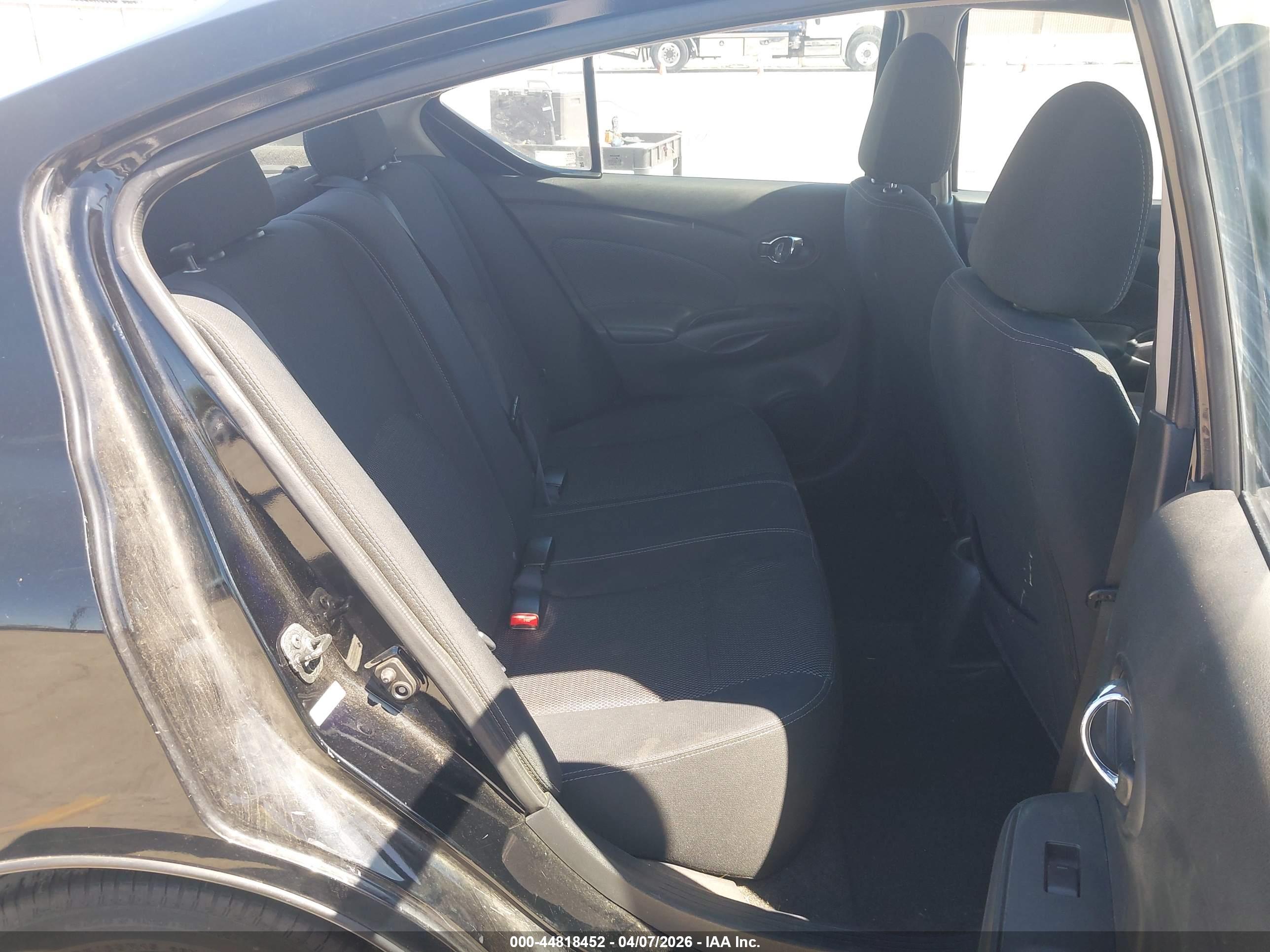 NISSAN VERSA image 8