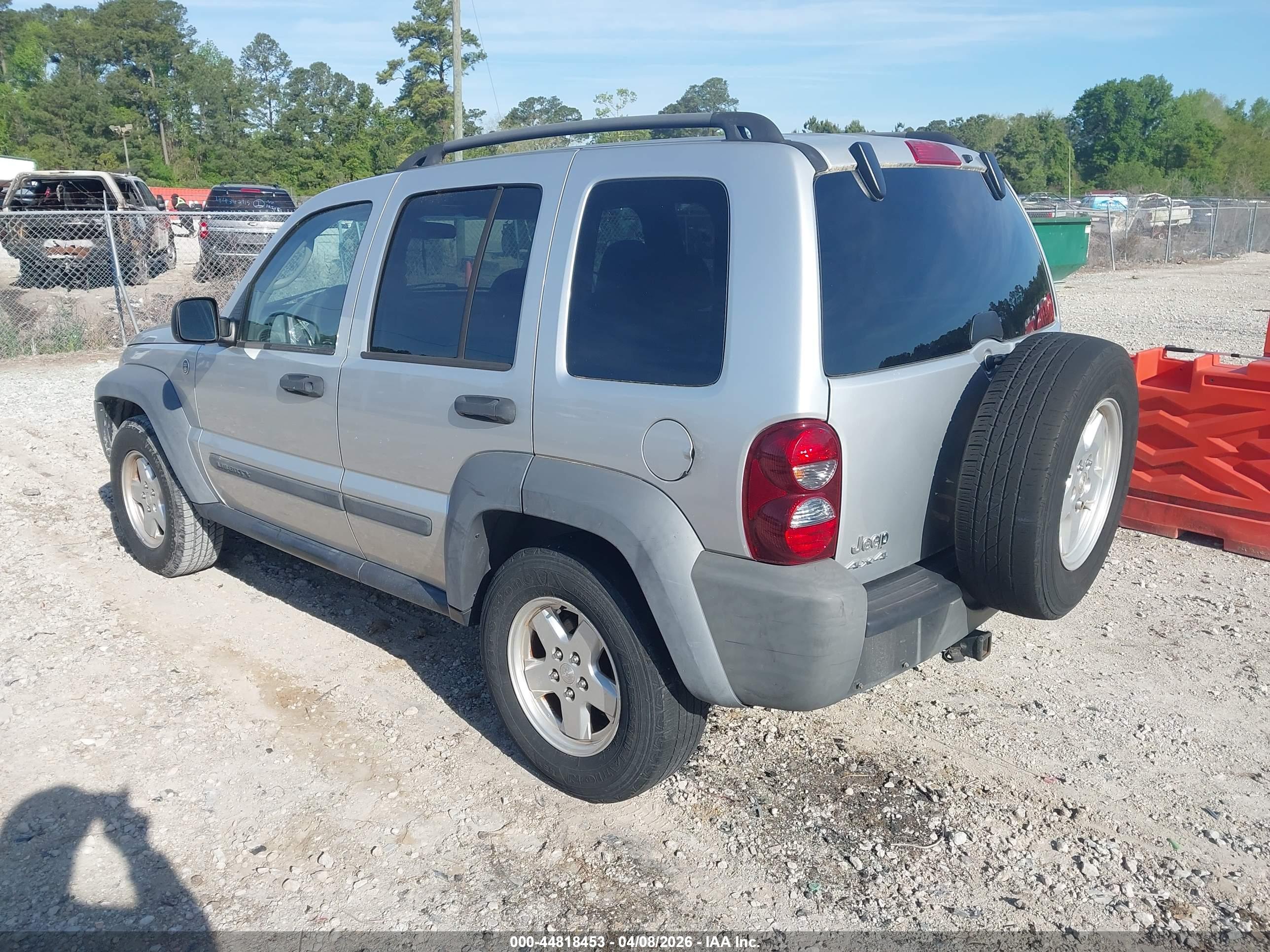 JEEP LIBERTY image 3