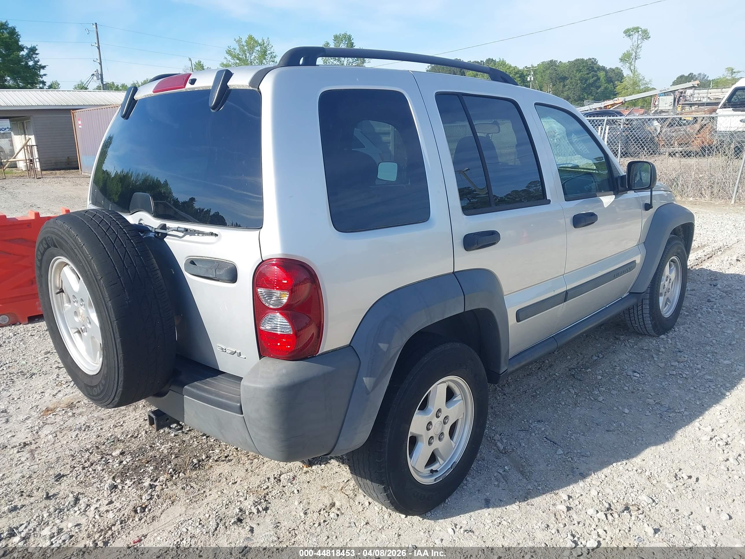 JEEP LIBERTY image 4